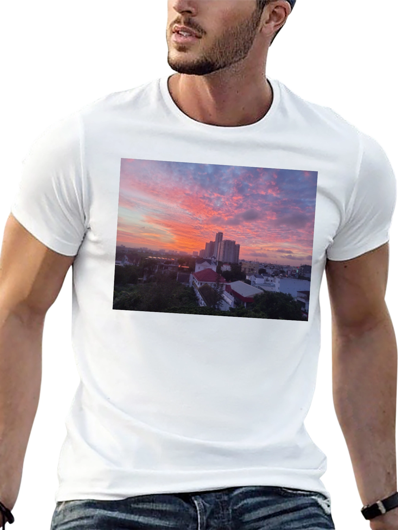 Camiseta Negra con Impresión Atardecer Urbano