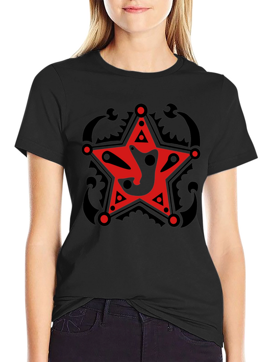 Camiseta Negra con Estrella Roja Estilizada