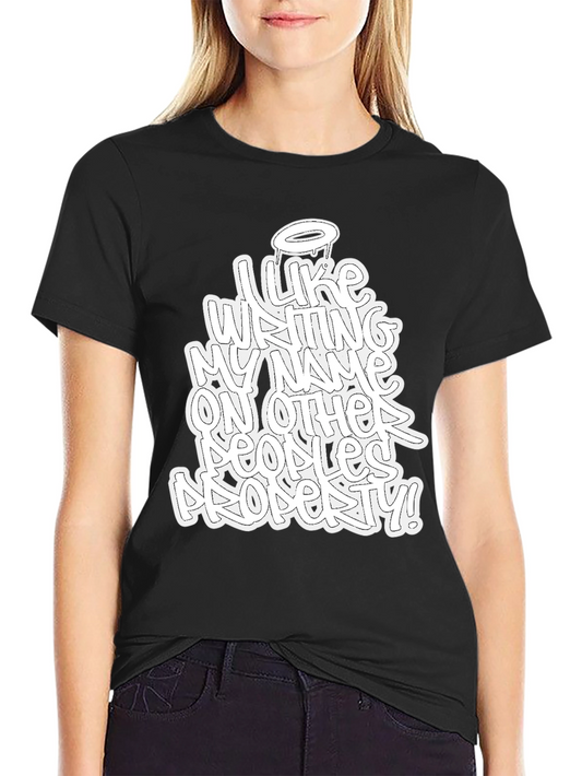 Camiseta Negra con Diseño Gráfico Urbano