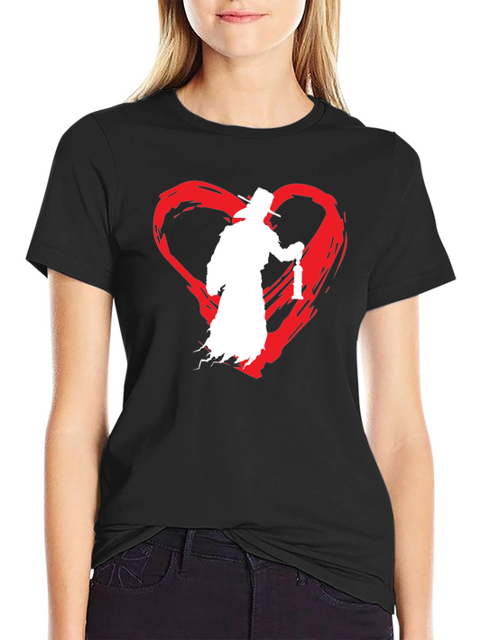 Camiseta Negra con Diseño de Corazón y Figura Misteriosa