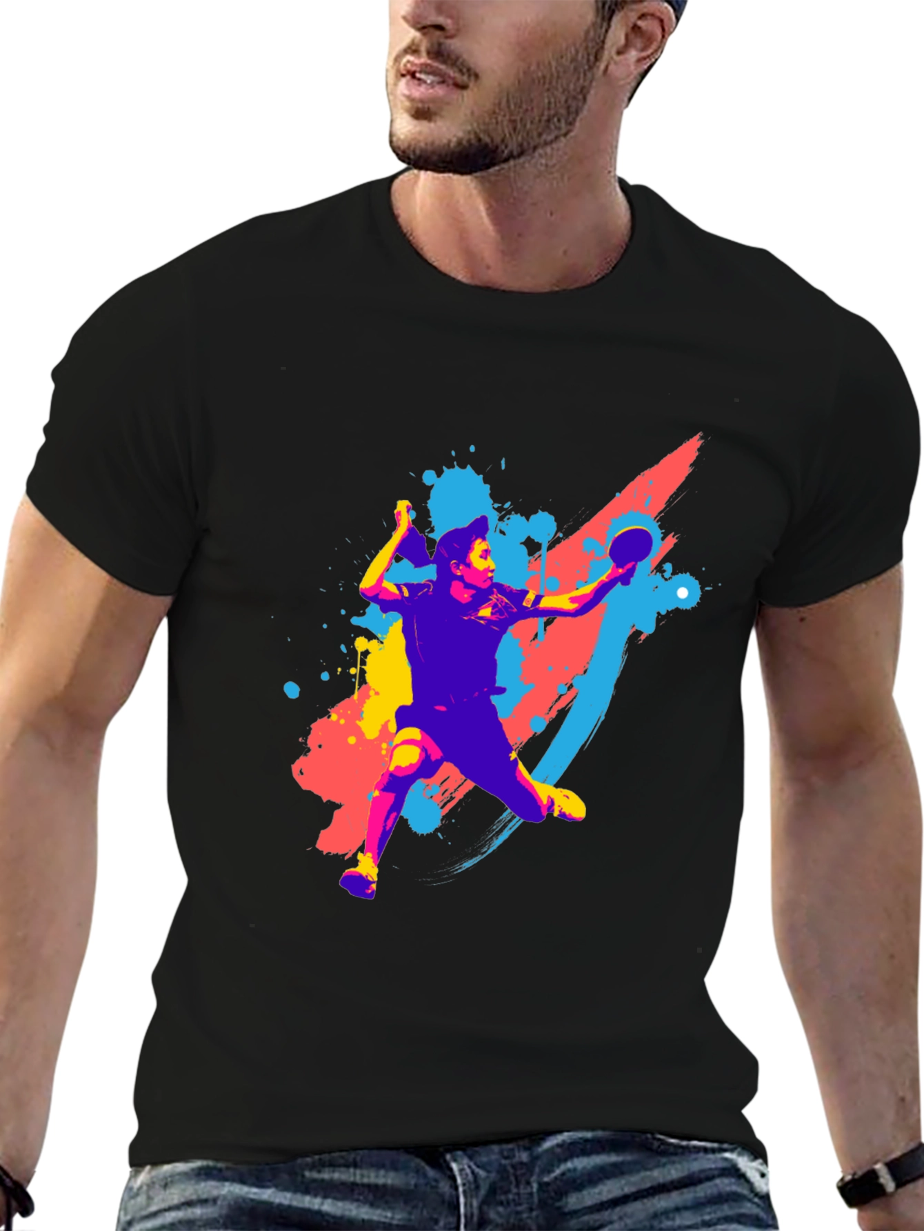 Camiseta Negra con Diseño de Tenis de Mesa Abstracto