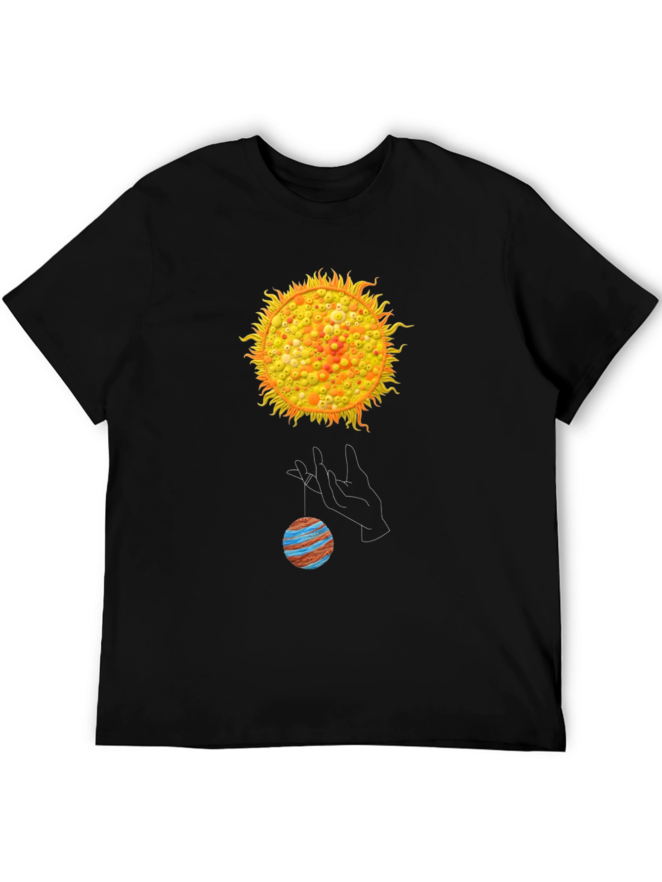 Camiseta Negra con Diseño de Sol y Planeta