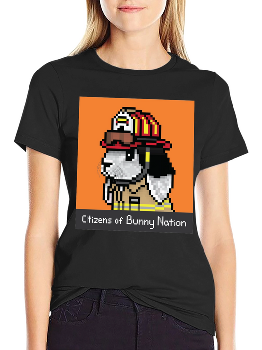 Camiseta Negra con Diseño Conejo Bombero
