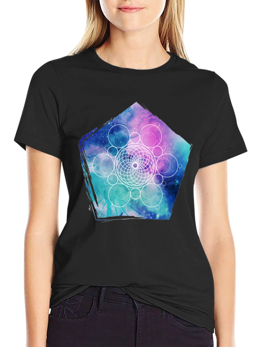 Camiseta Negra con Diseño Geométrico de Nebulosa