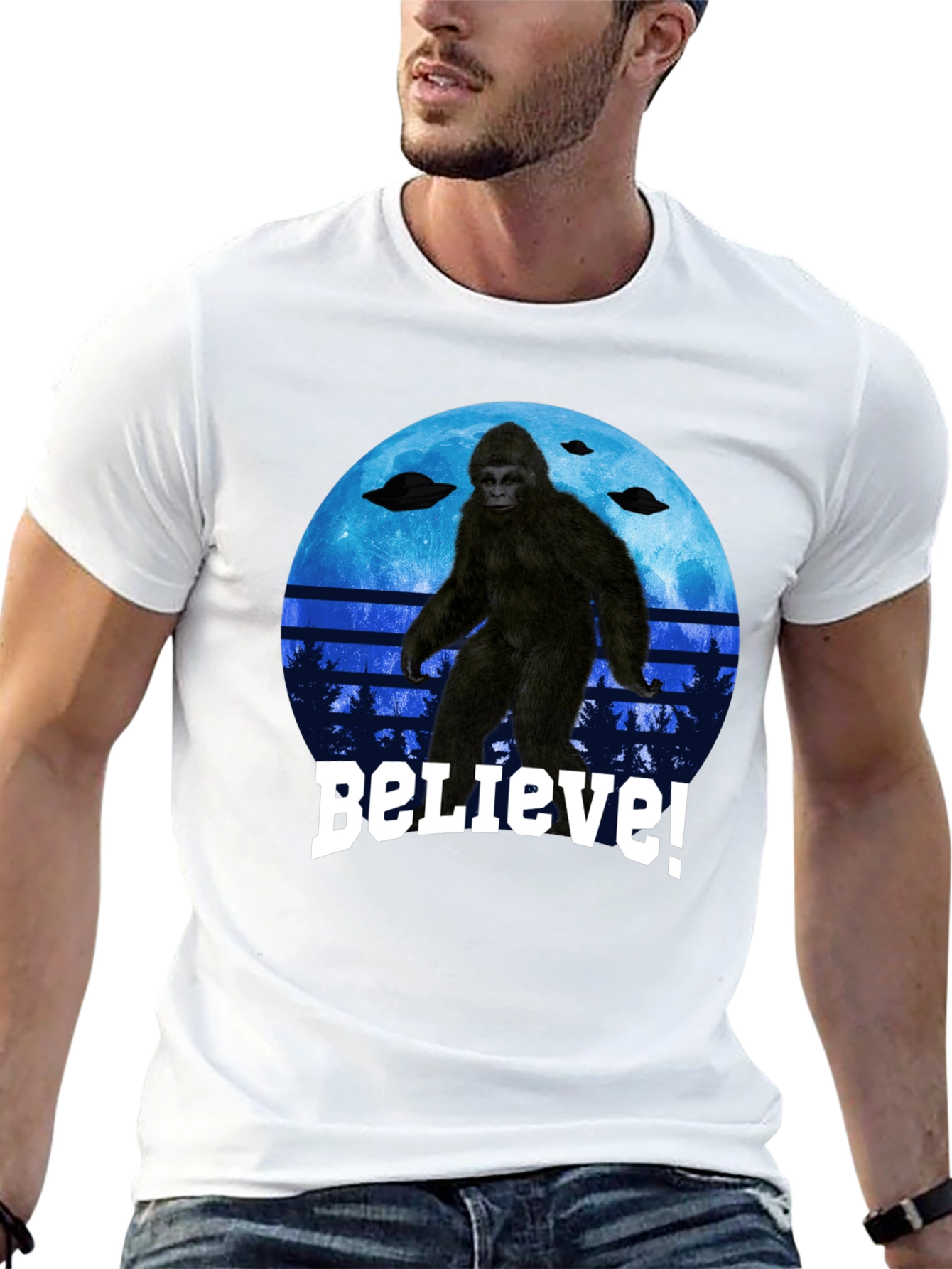 Camiseta Bigfoot Believe - Diseño OVNI y Luna Azul