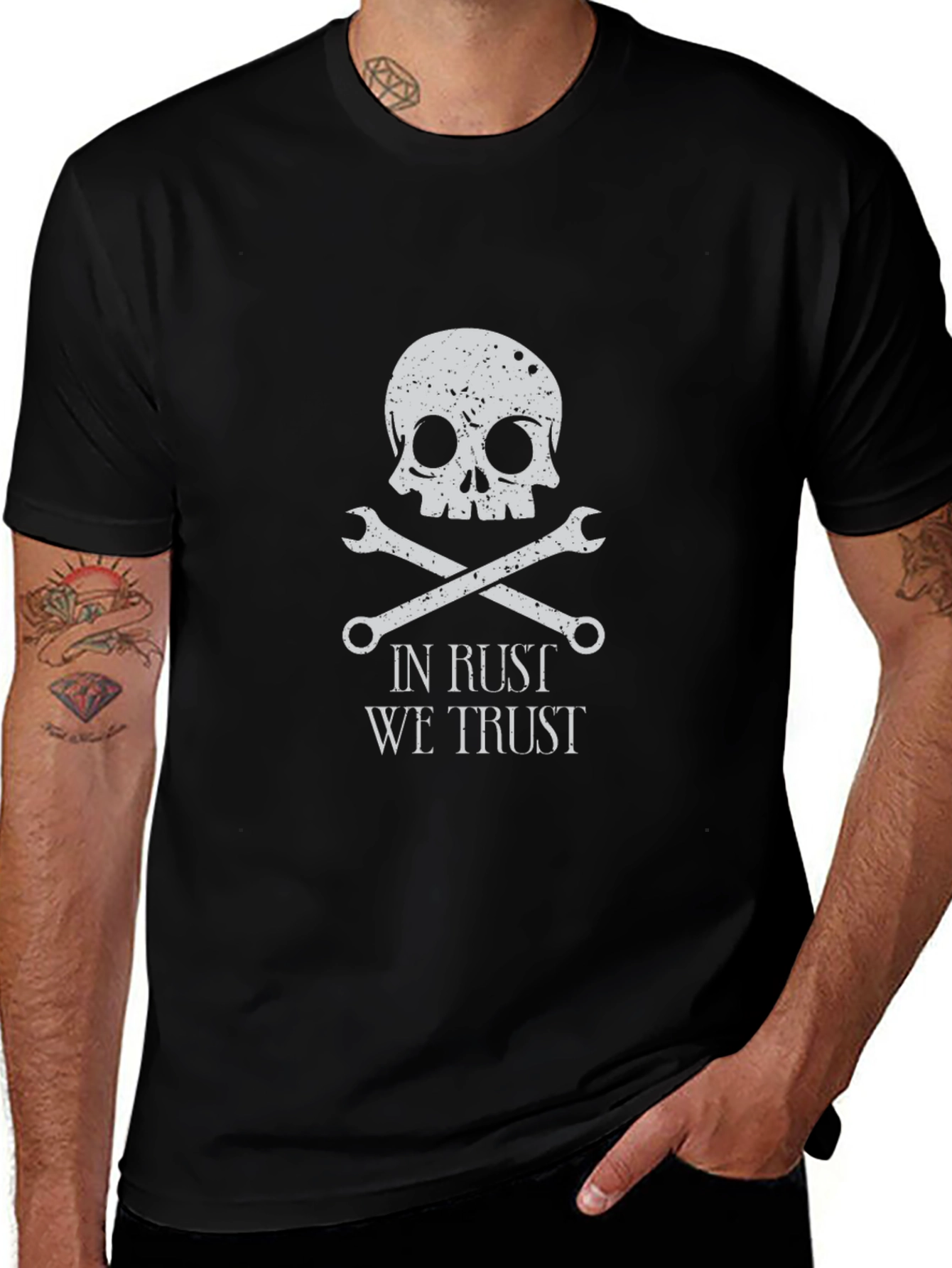 Camiseta Negra con Diseño de Calavera y Llaves Inglesas