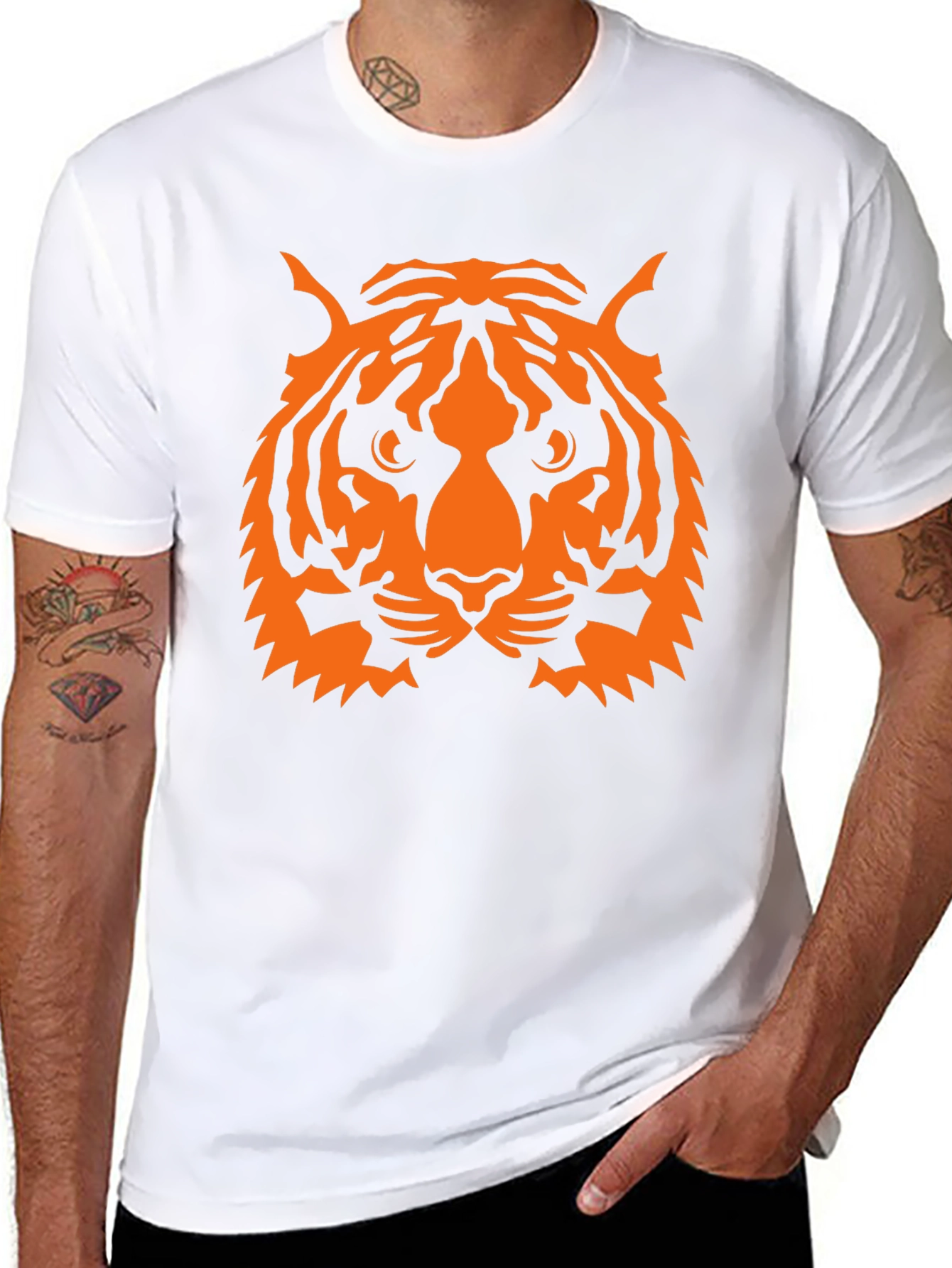 Camiseta Negra con Estampado de Tigre Naranja