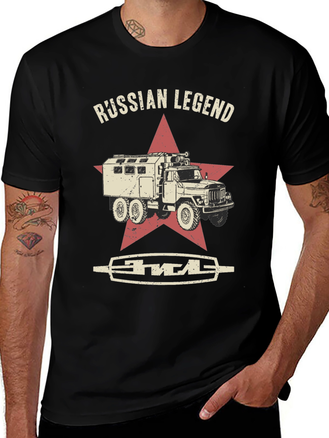 Camiseta Negra Leyenda Rusa con Diseño de Camión Militar