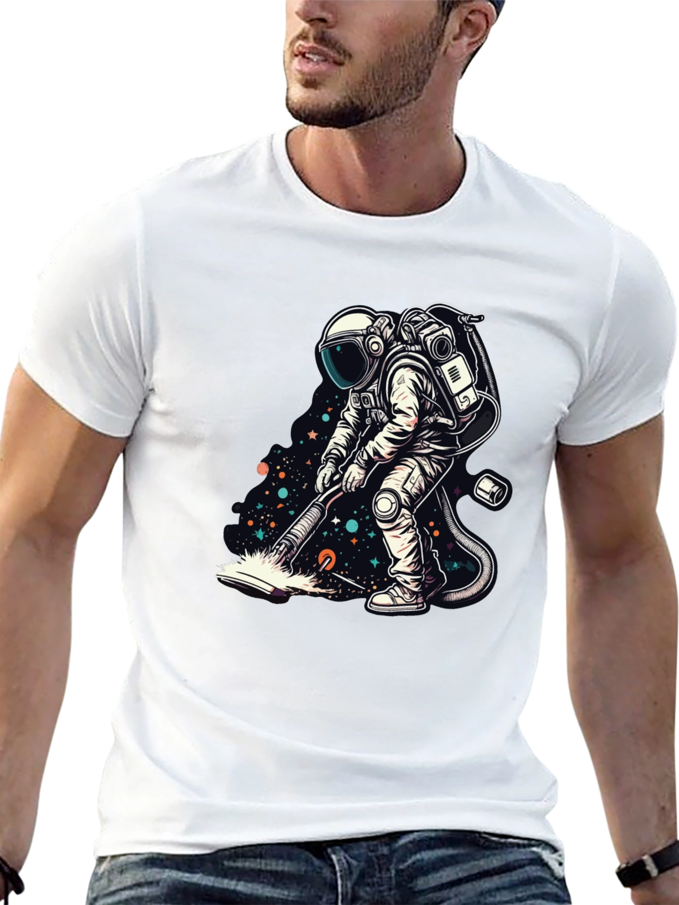 Camiseta Negra con Diseño Astronauta Limpiando