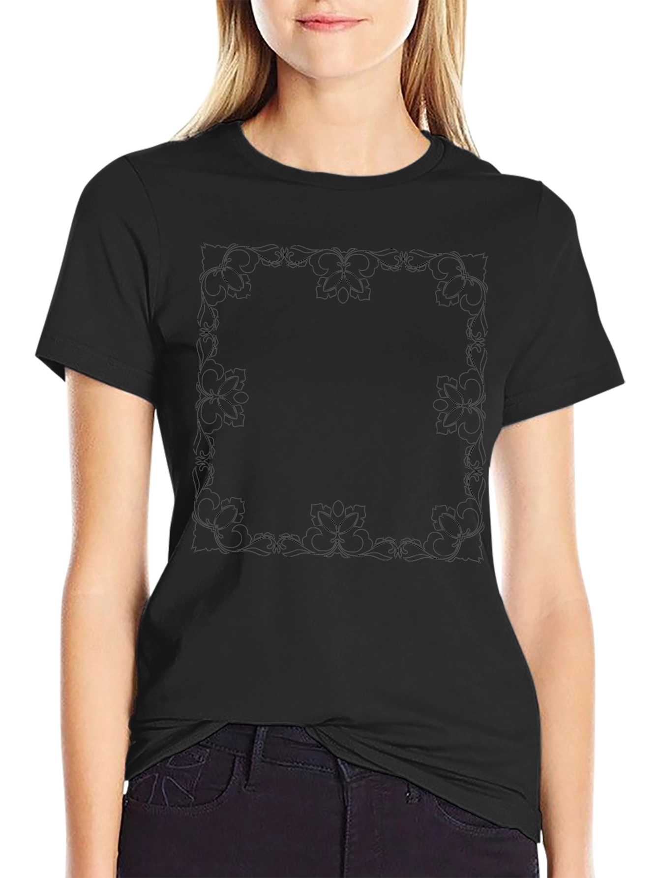 Camiseta Negra Estampado Floral Elegante
