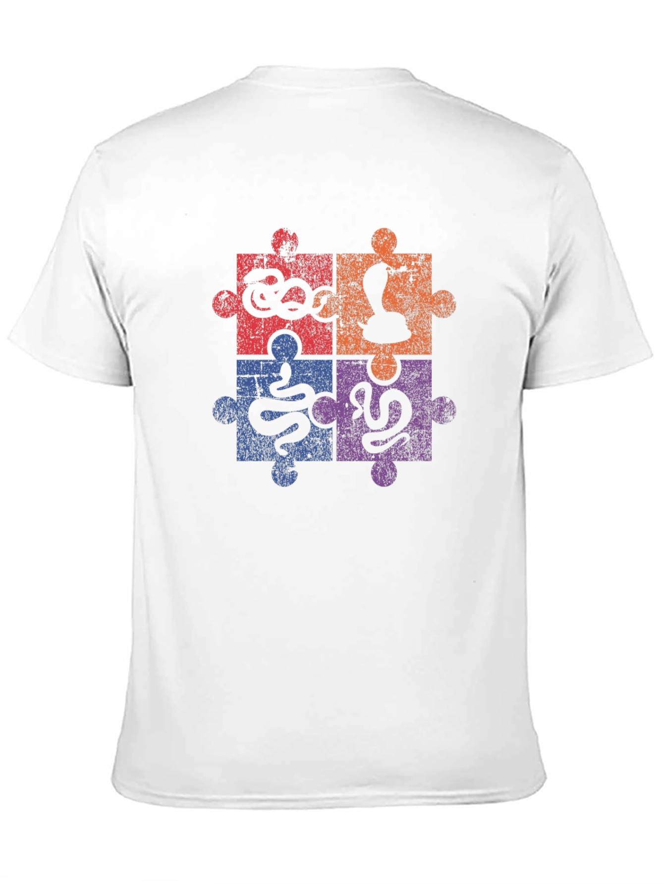 Camiseta Negra con Diseño de Rompecabezas de Serpientes