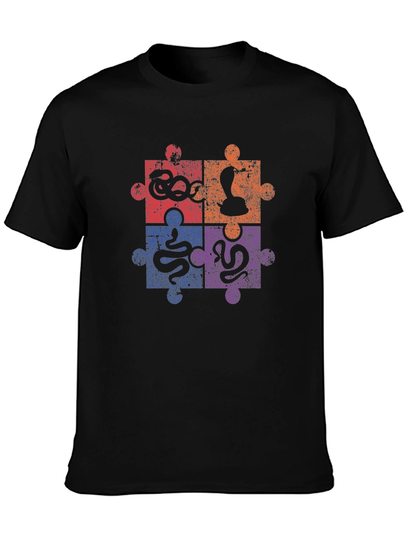 Camiseta Negra con Diseño de Rompecabezas de Serpientes