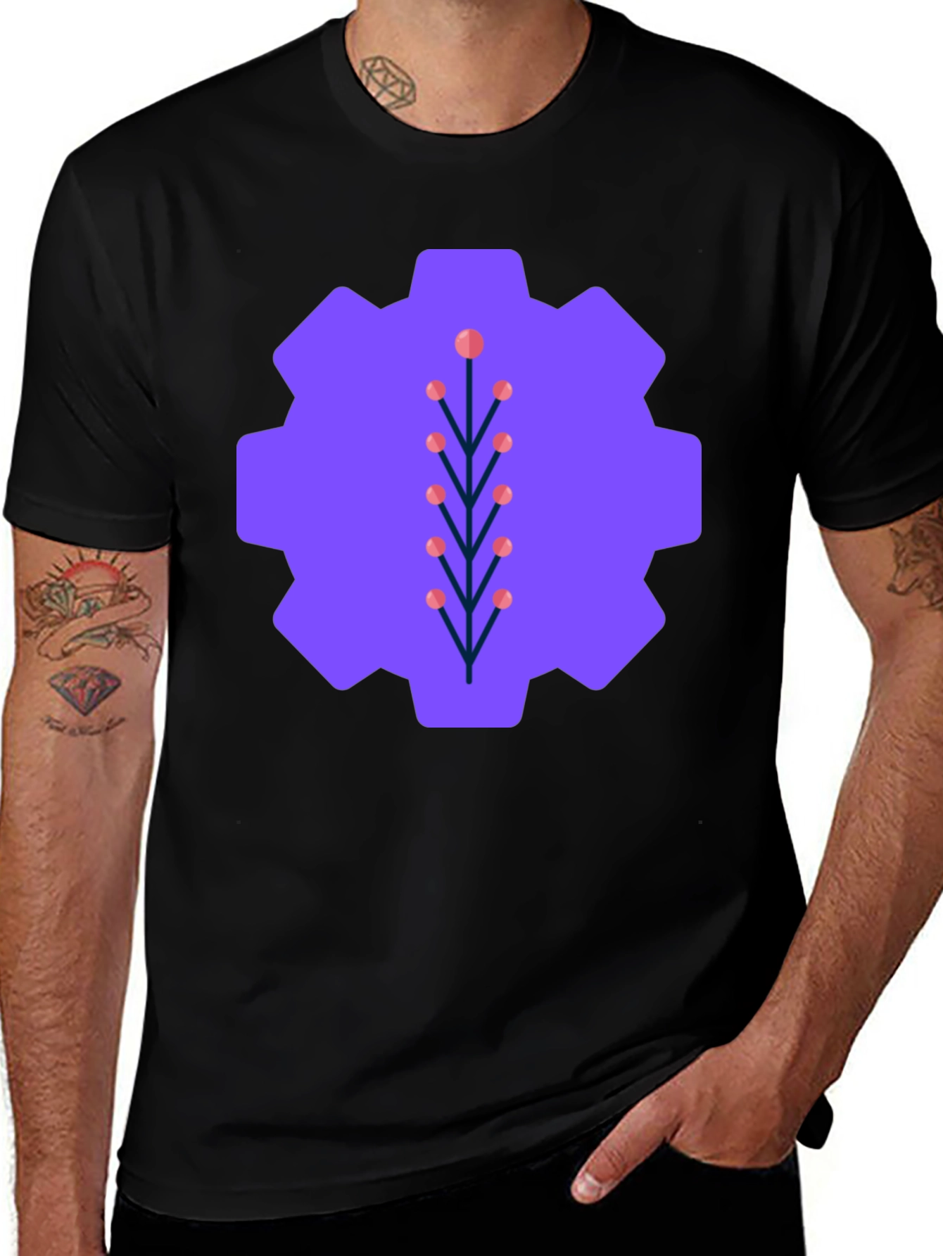 Camiseta Negra con Diseño de Engranaje Floral