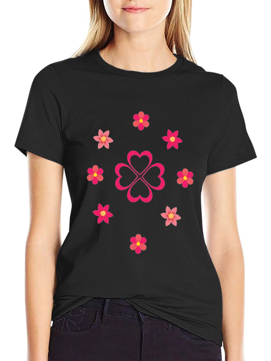 Camiseta Negra Flores Rosadas y Trébol Corazón