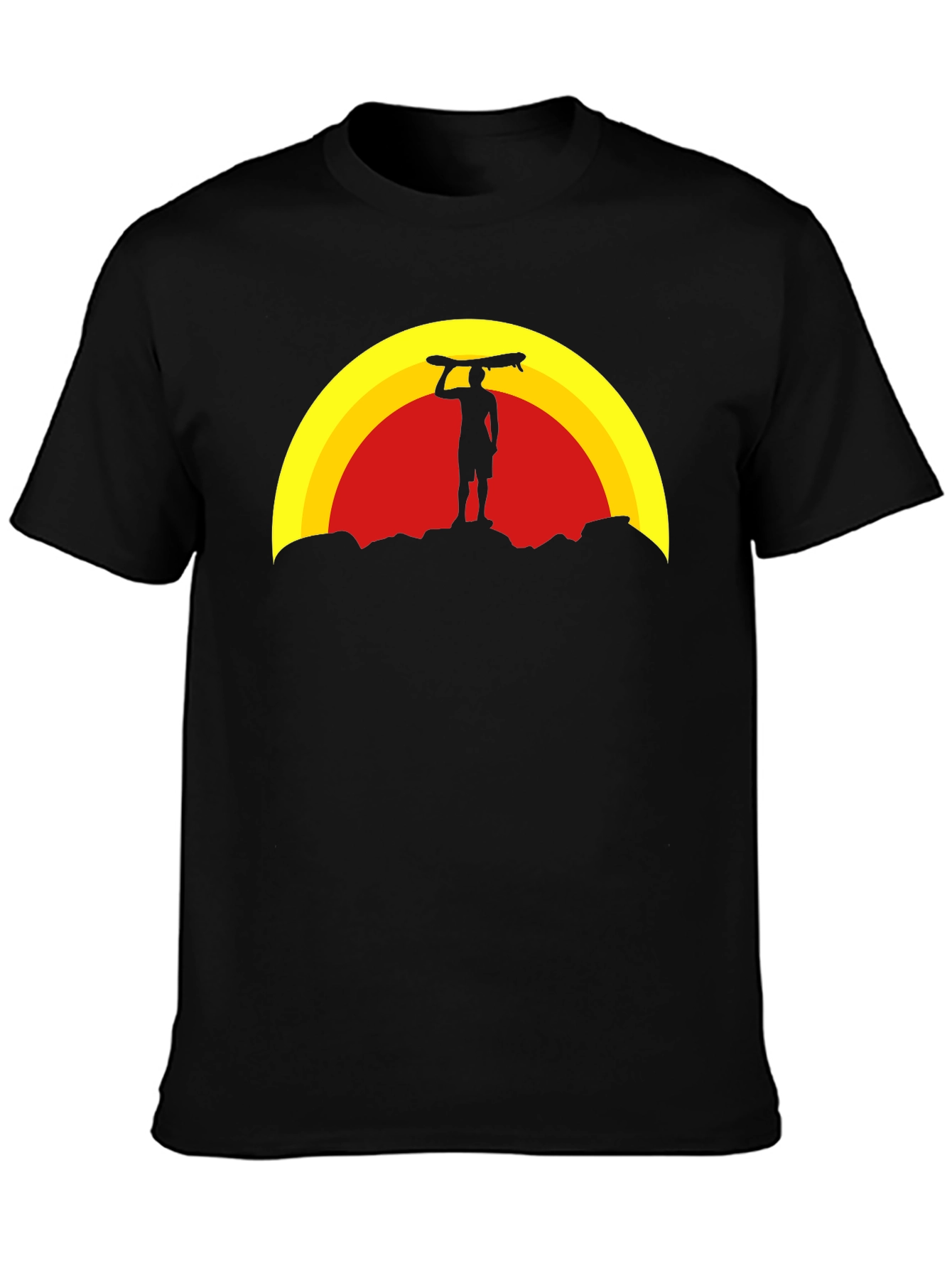 Camiseta Negra: Silueta de Surfista al Atardecer