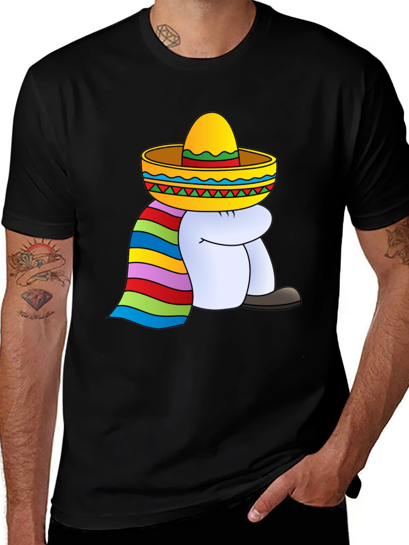 Camiseta Negra con Diseño de Sombrero y Poncho