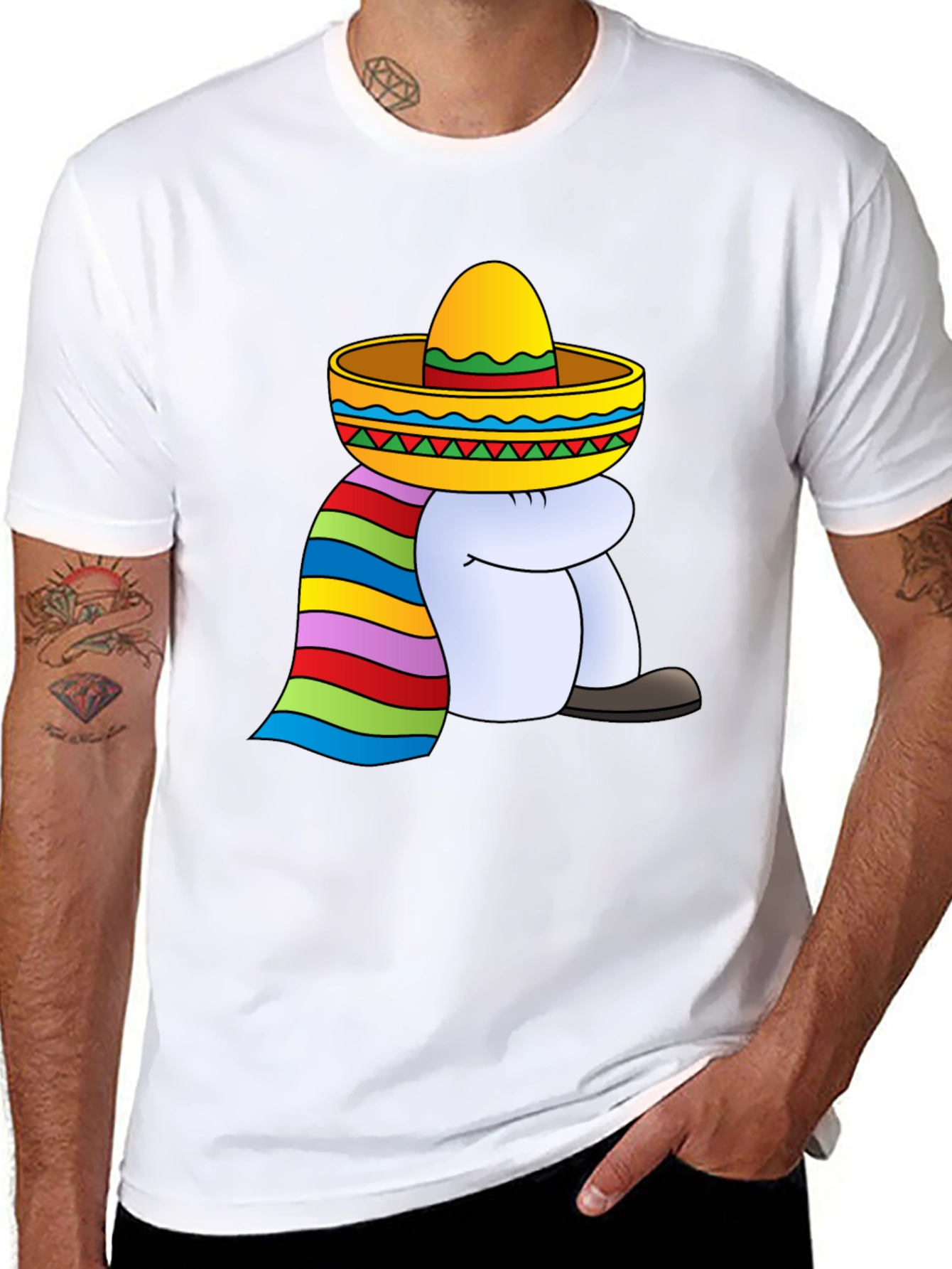 Camiseta Negra con Diseño de Sombrero y Poncho