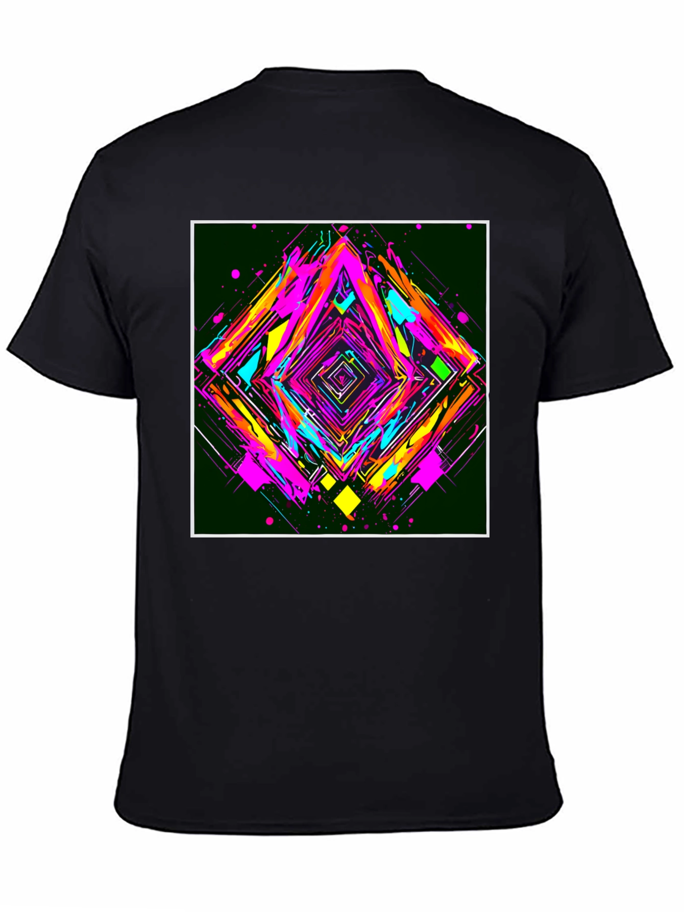 Camiseta Negra con Diseño Abstracto Geométrico