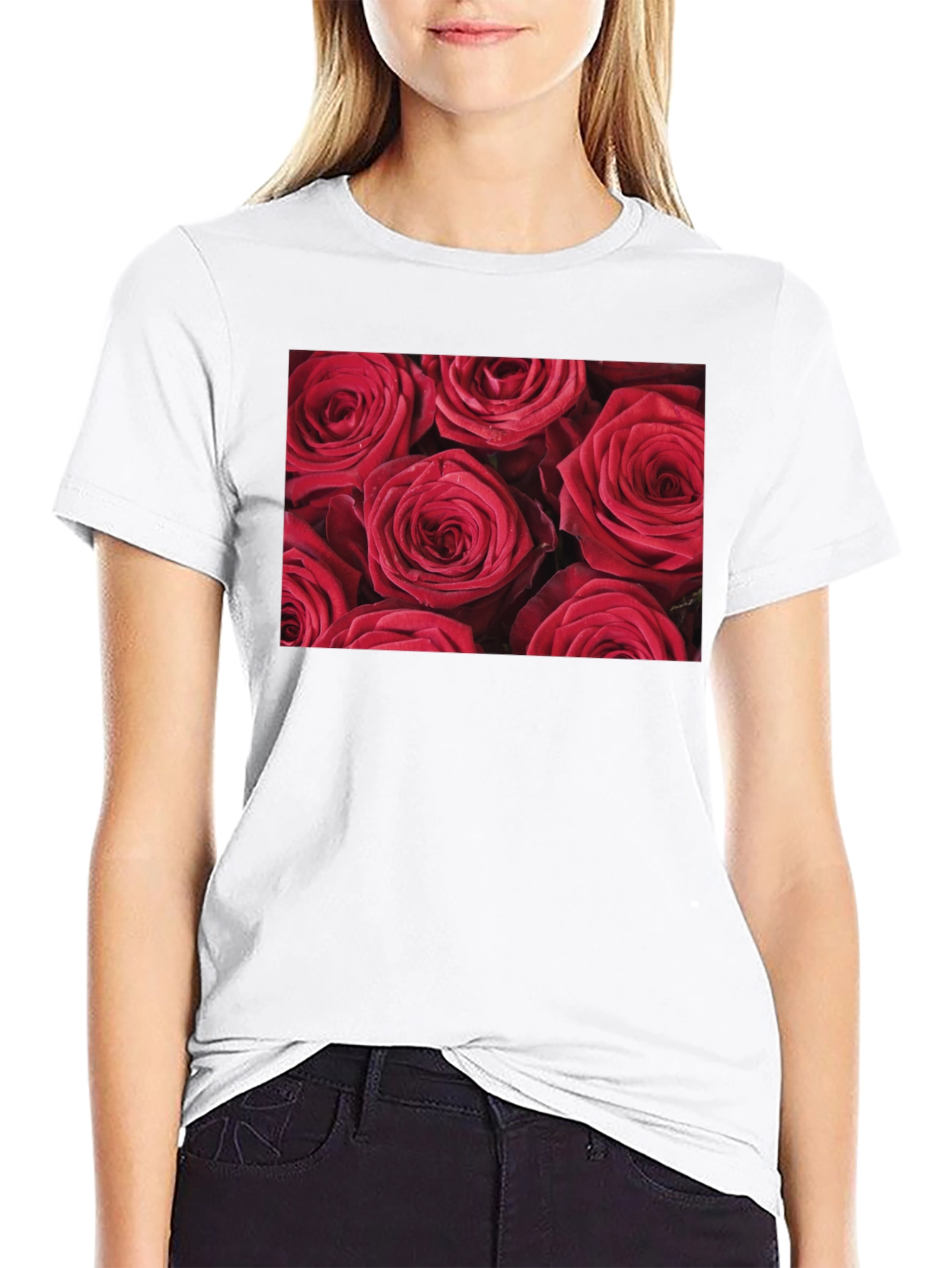 Camiseta Negra con Diseño Floral de Rosas Rojas