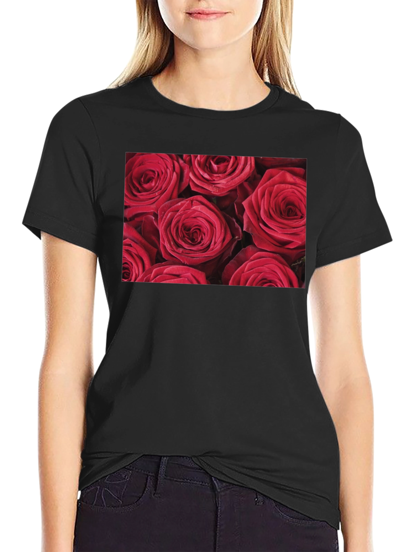 Camiseta Negra con Diseño Floral de Rosas Rojas