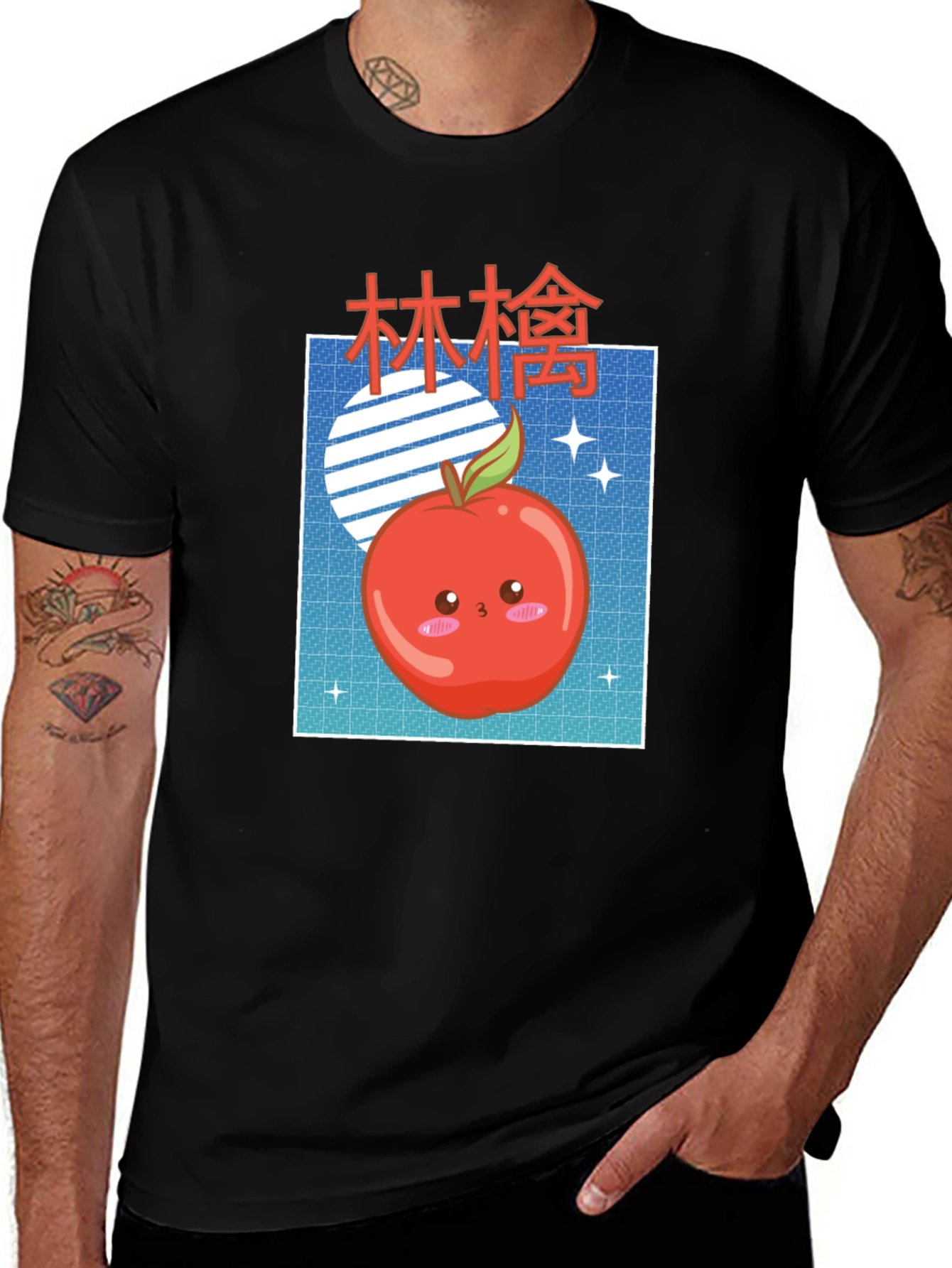 Camiseta Negra con Diseño Kawaii de Manzana