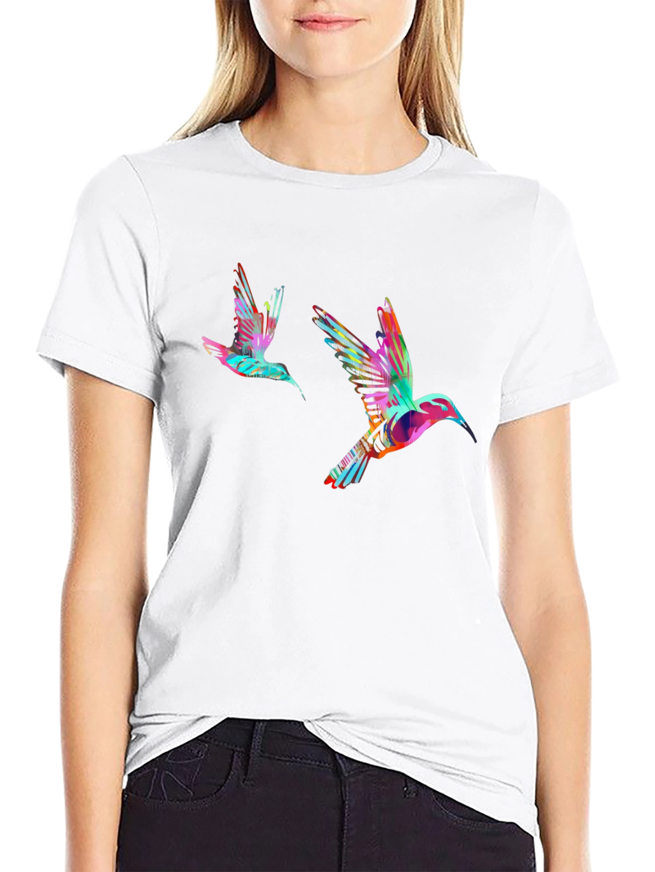 Camiseta Negra con Diseño de Colibríes Abstractos