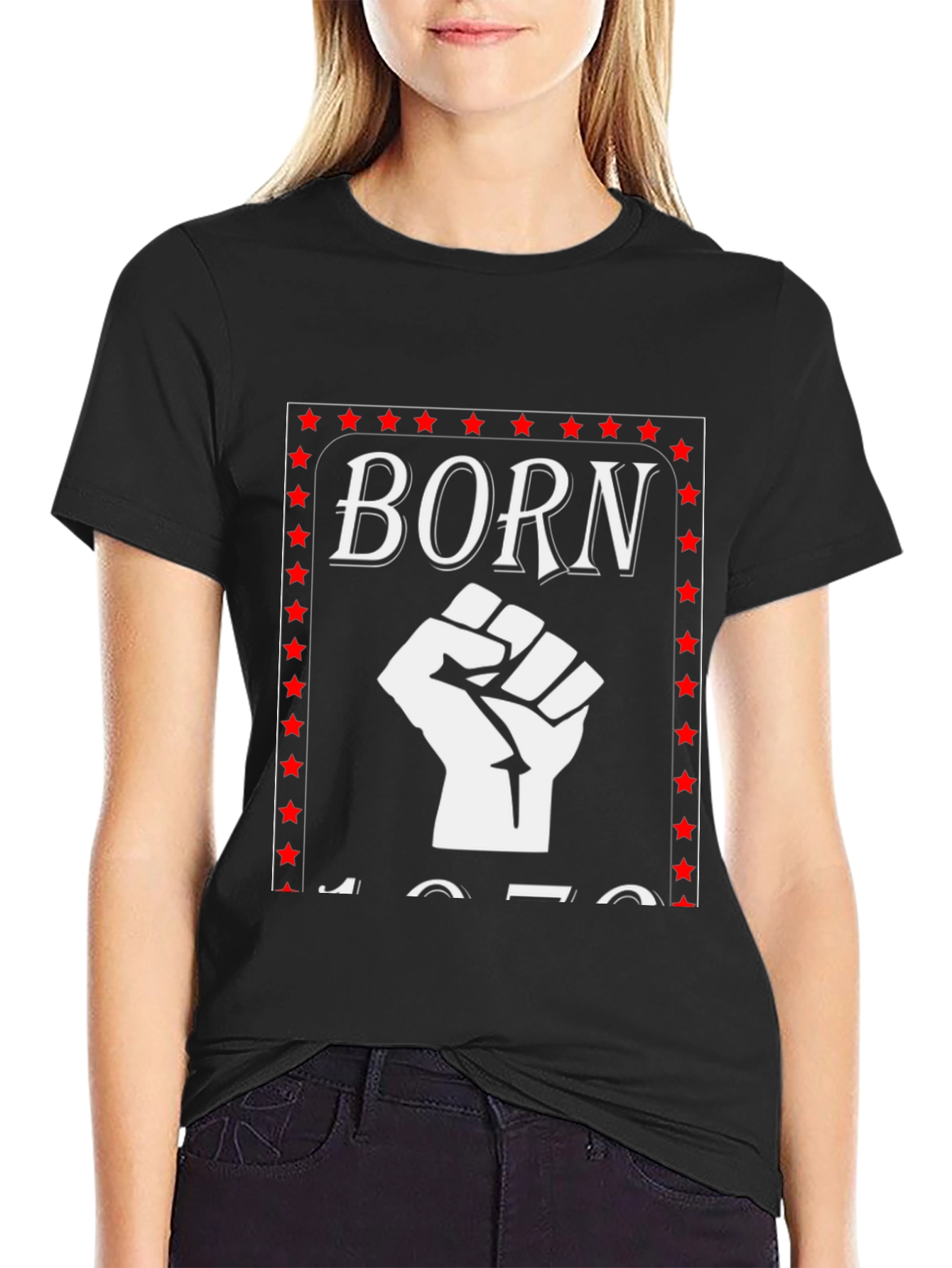 Camiseta Born Puño en Alto Retro