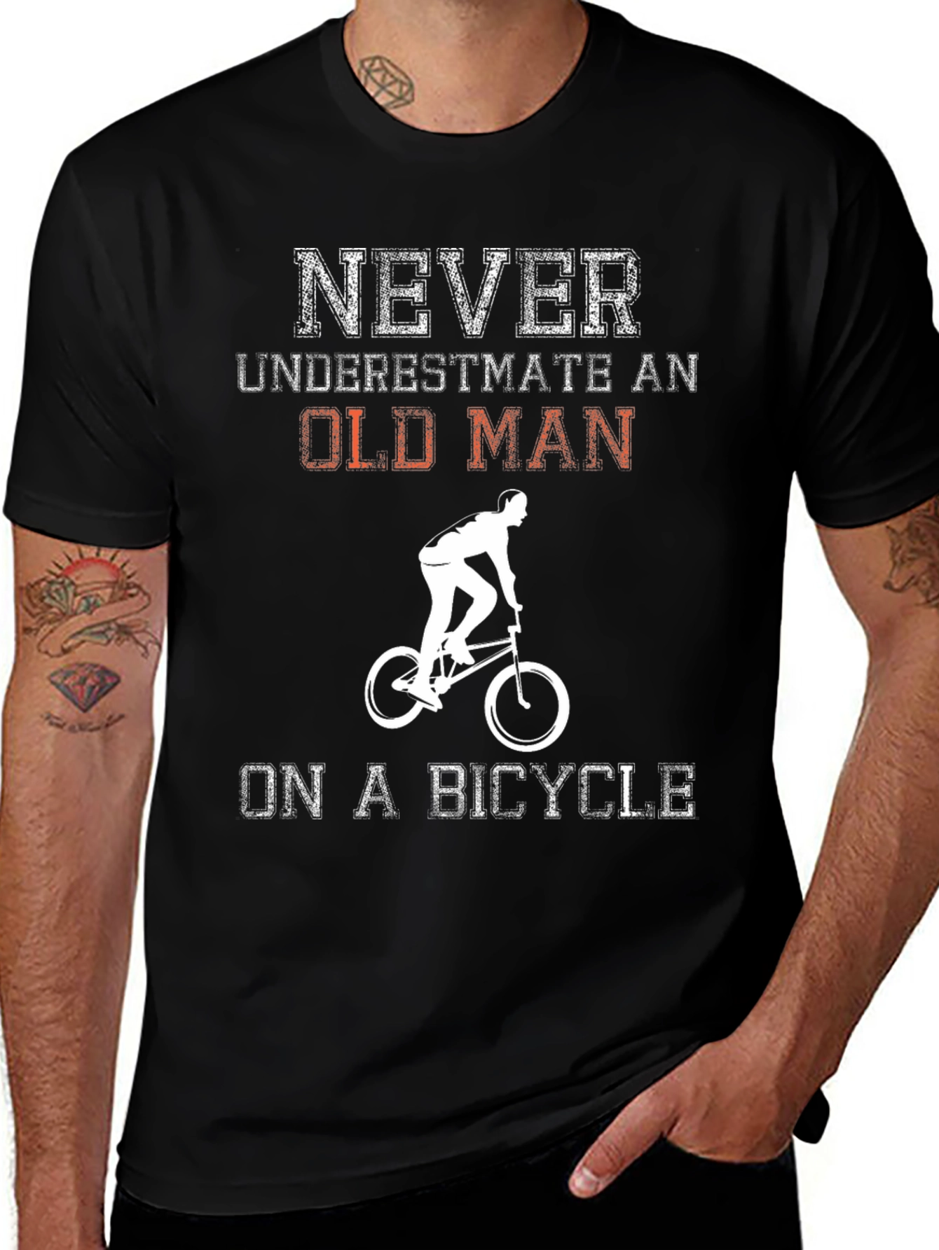 Camiseta Negra Nunca Subestimes a un Anciano en Bicicleta