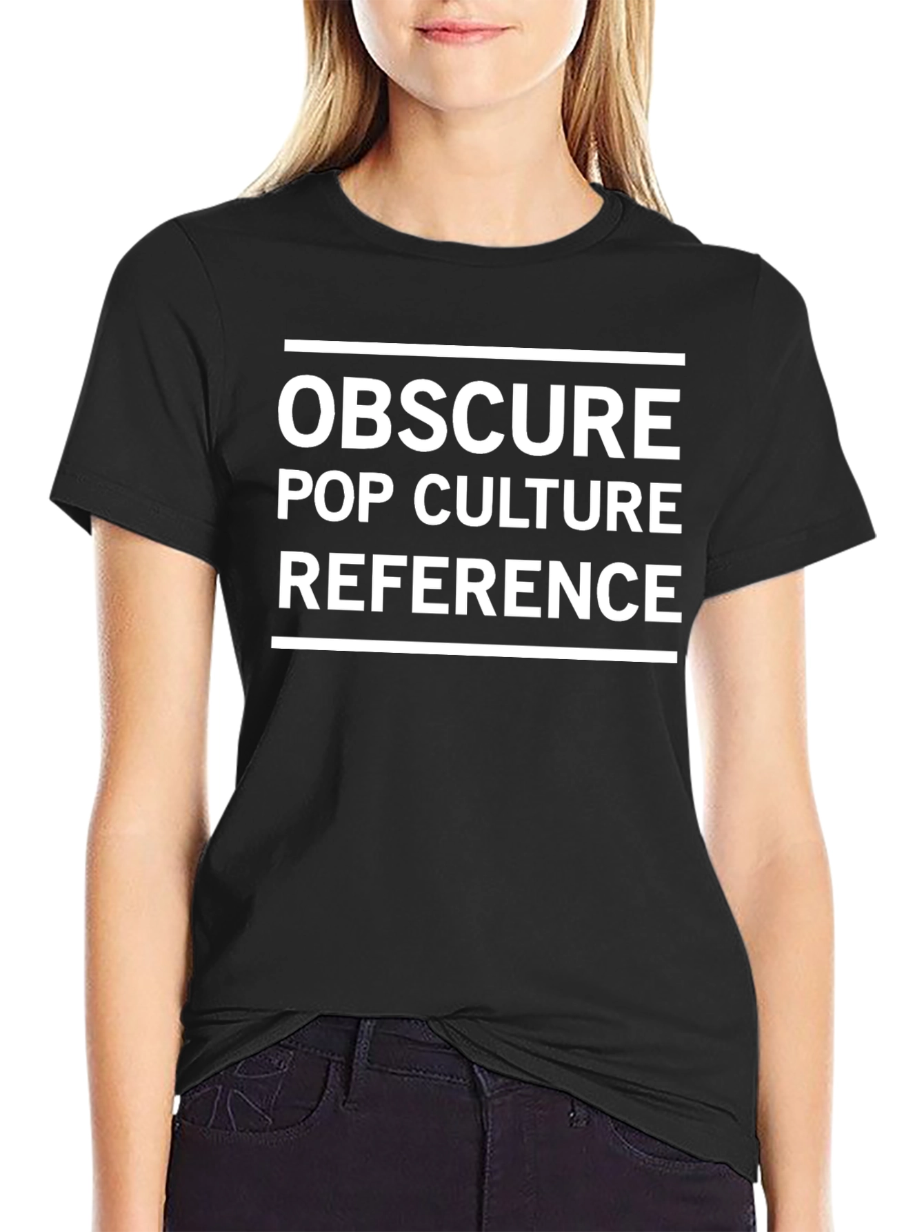 Camiseta Negra: Referencia a la Cultura Pop Obscura