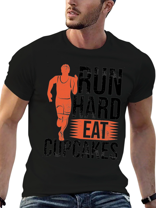 Camiseta Negra Deportiva: Corre Duro Come Cupcakes