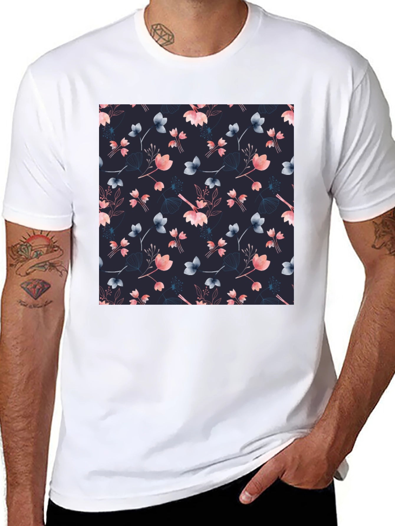 Camiseta Negra Estampado Floral Moderno