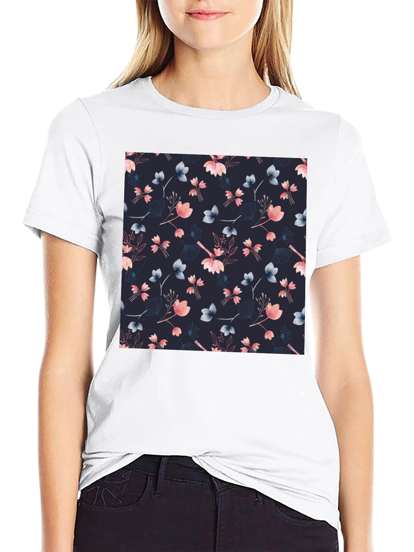 Camiseta Negra Estampado Floral Moderno