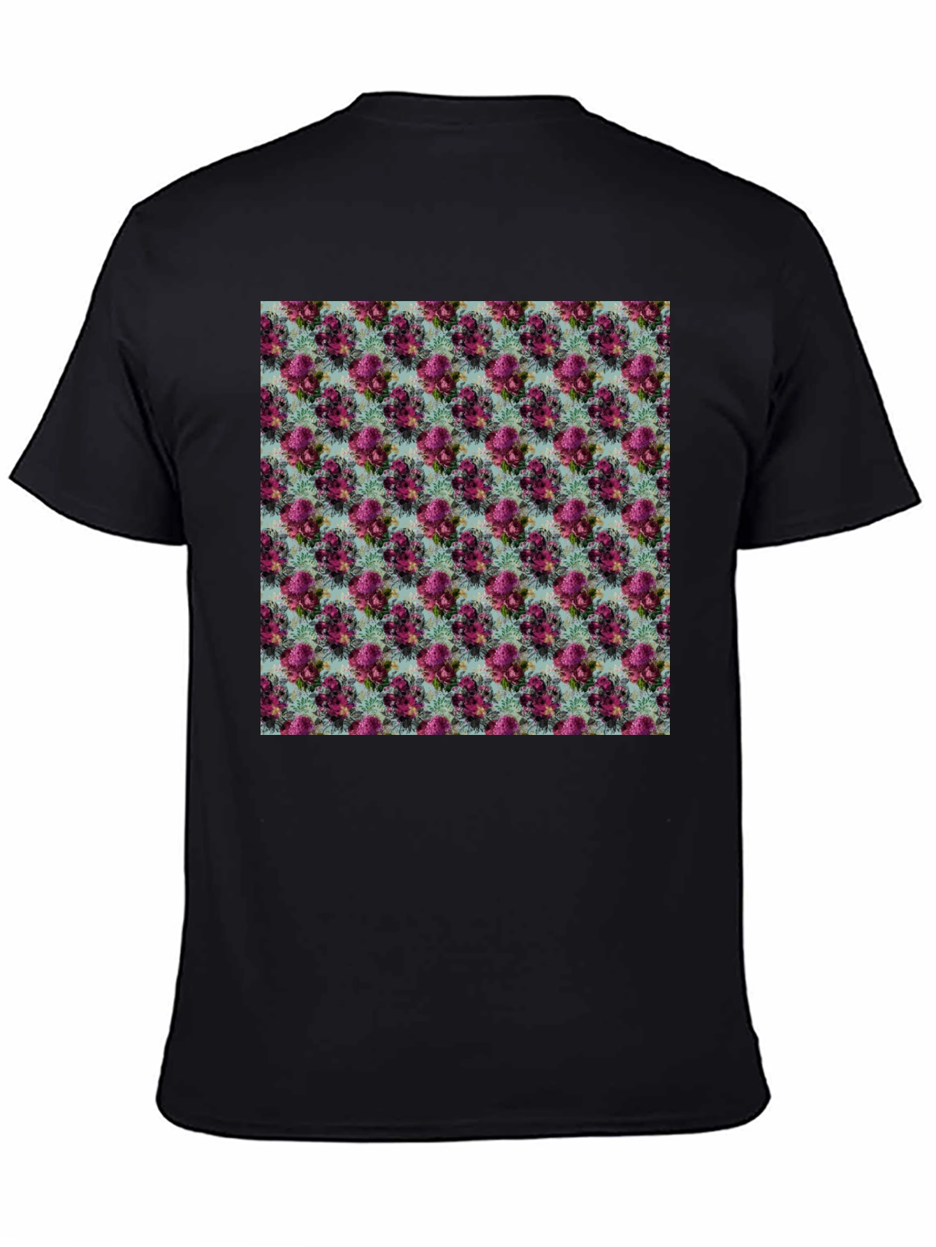 Camiseta Negra con Estampado Floral Elegante