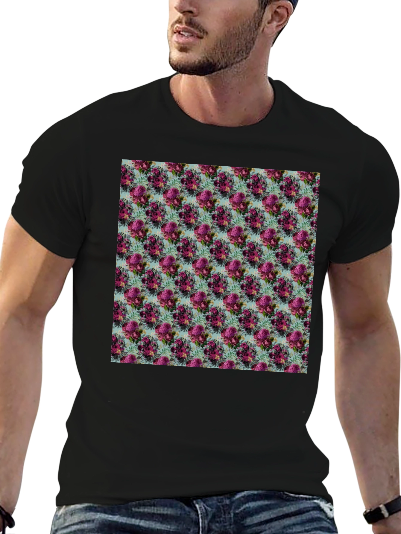Camiseta Negra con Estampado Floral Elegante