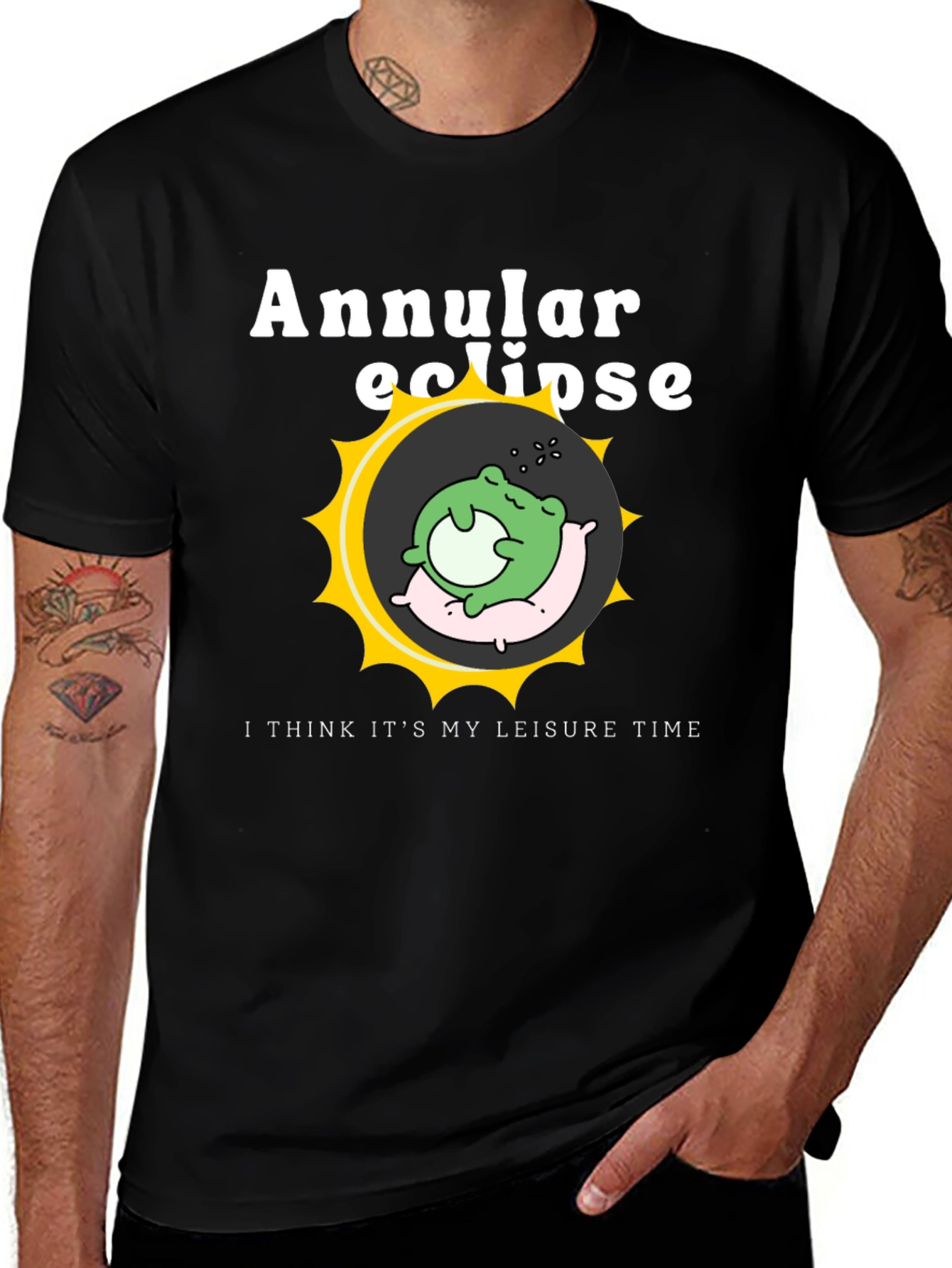 Camiseta Negra Eclipse Anular - Rana Durmiente