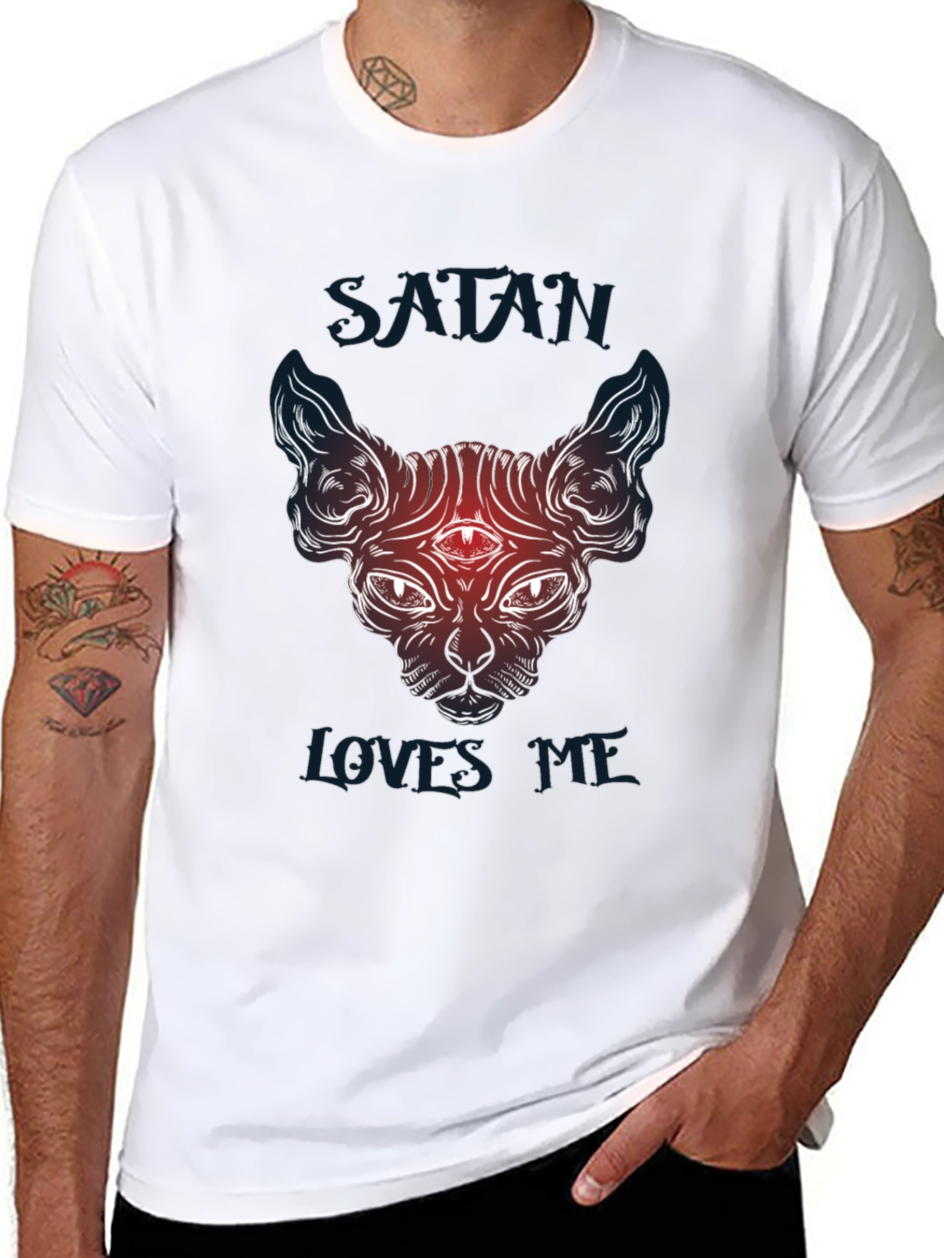 Camiseta Negra Satánica Gato Sphynx Satán Me Ama