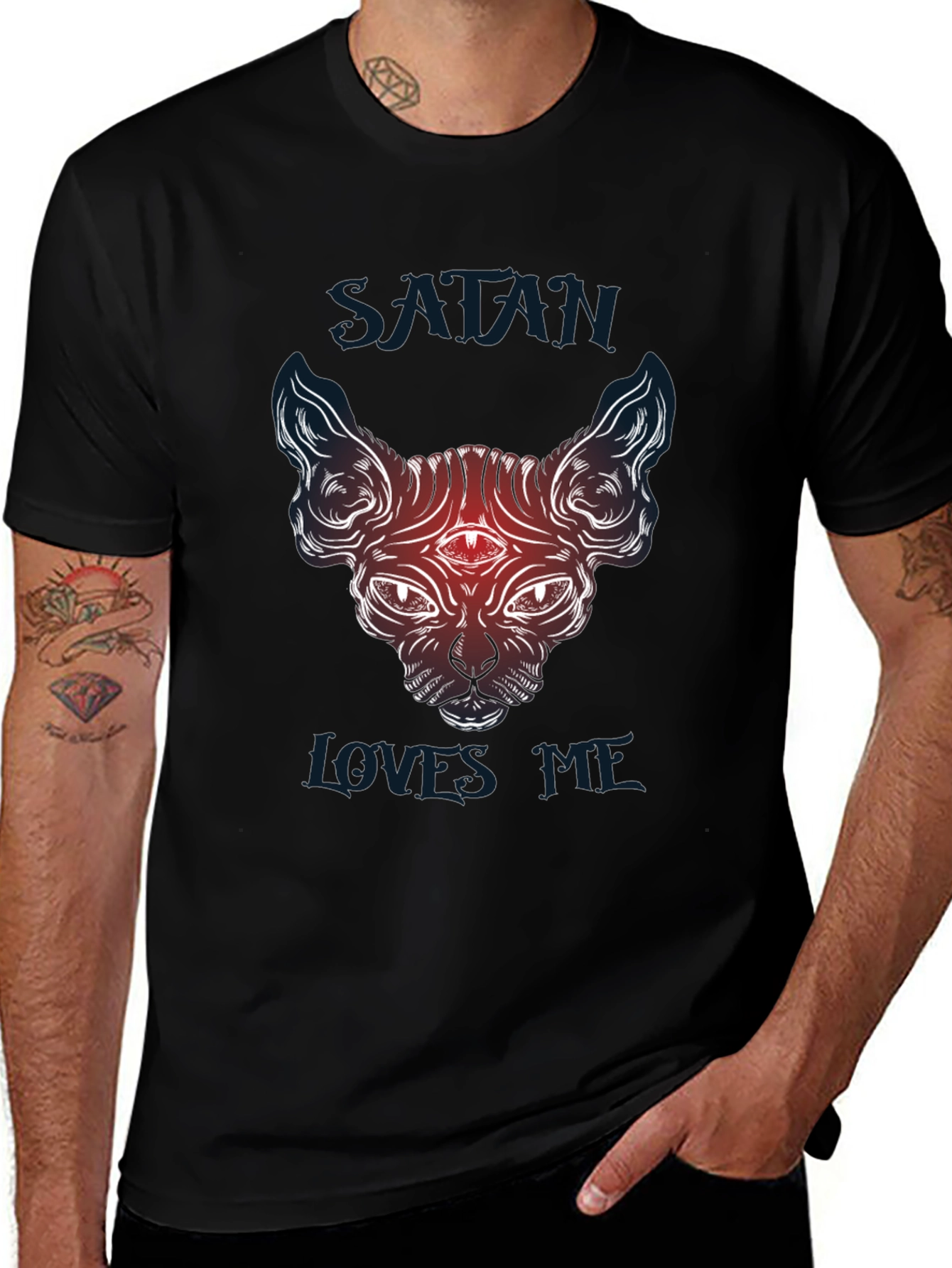 Camiseta Negra Satánica Gato Sphynx Satán Me Ama