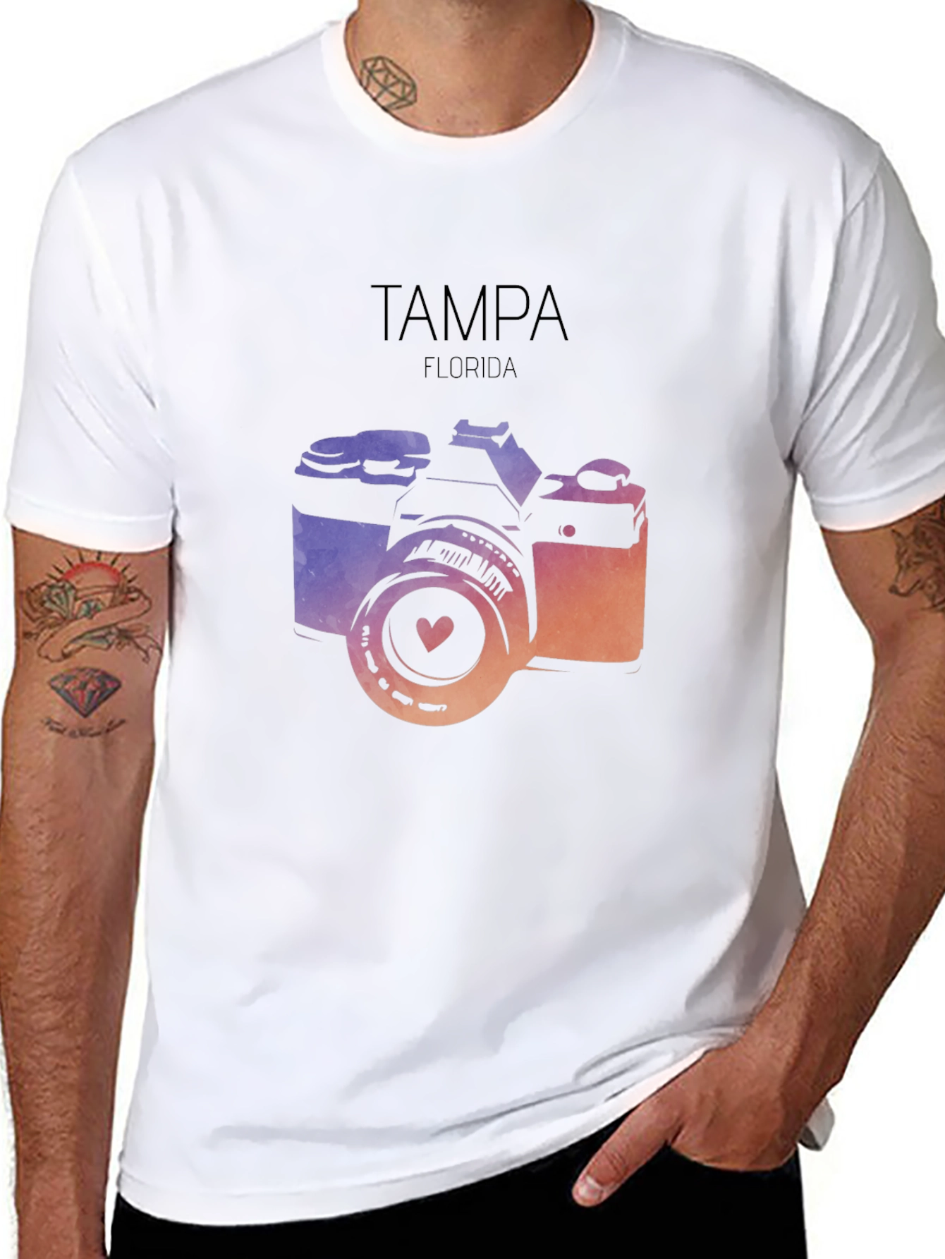 Camiseta Negra con Diseño de Cámara Tampa Florida