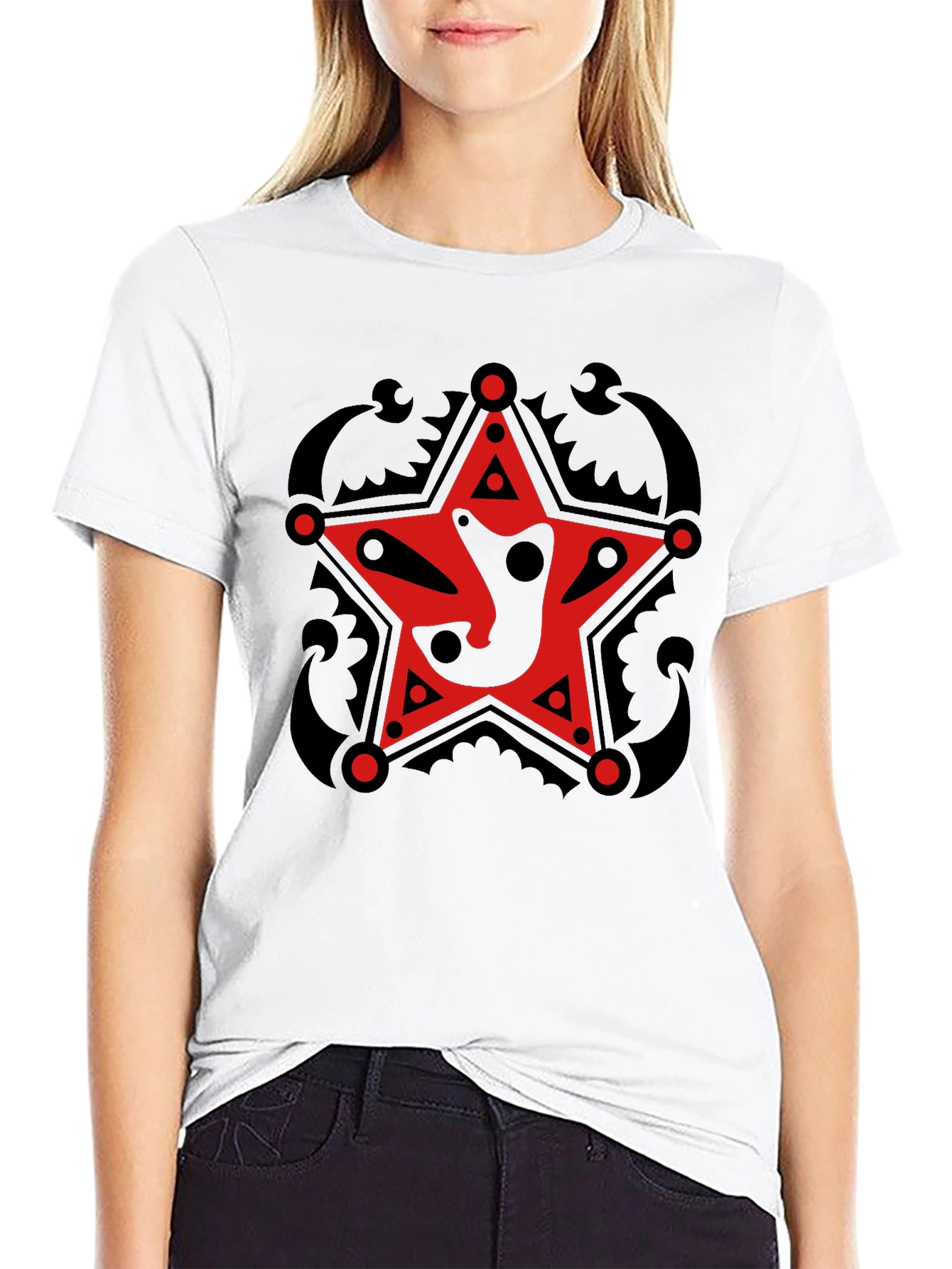 Camiseta Negra con Estrella Roja Estilizada