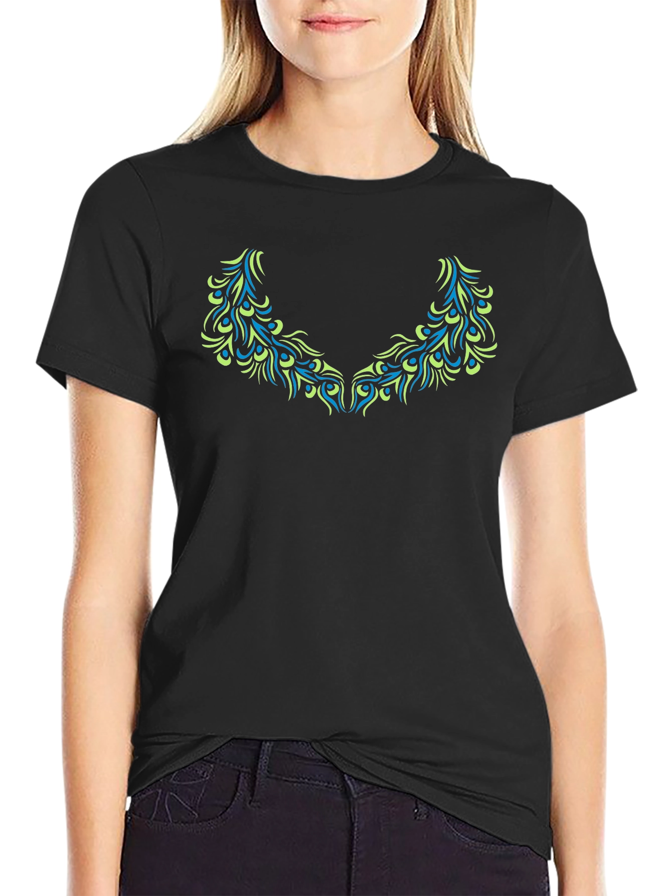 Camiseta Negra Diseño Plumas Estilizadas