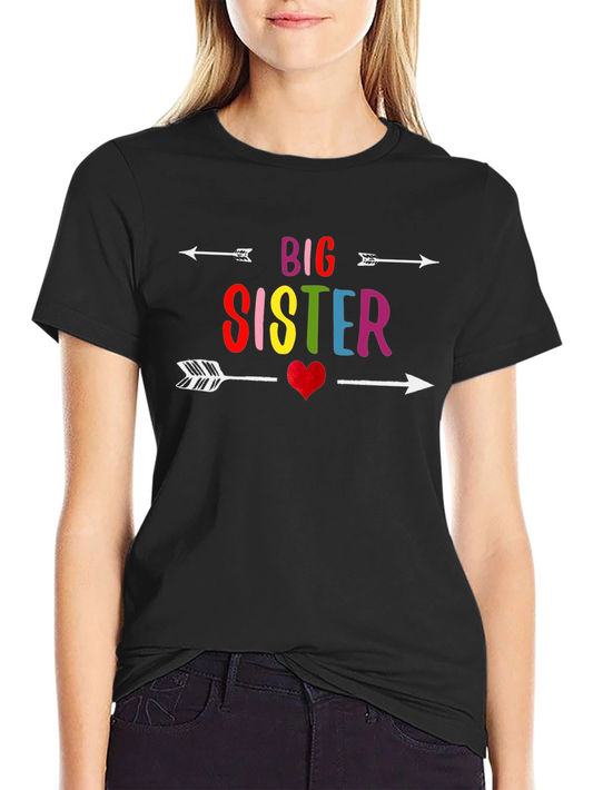 Camiseta Big Sister Negra con Diseño de Flechas y Corazón