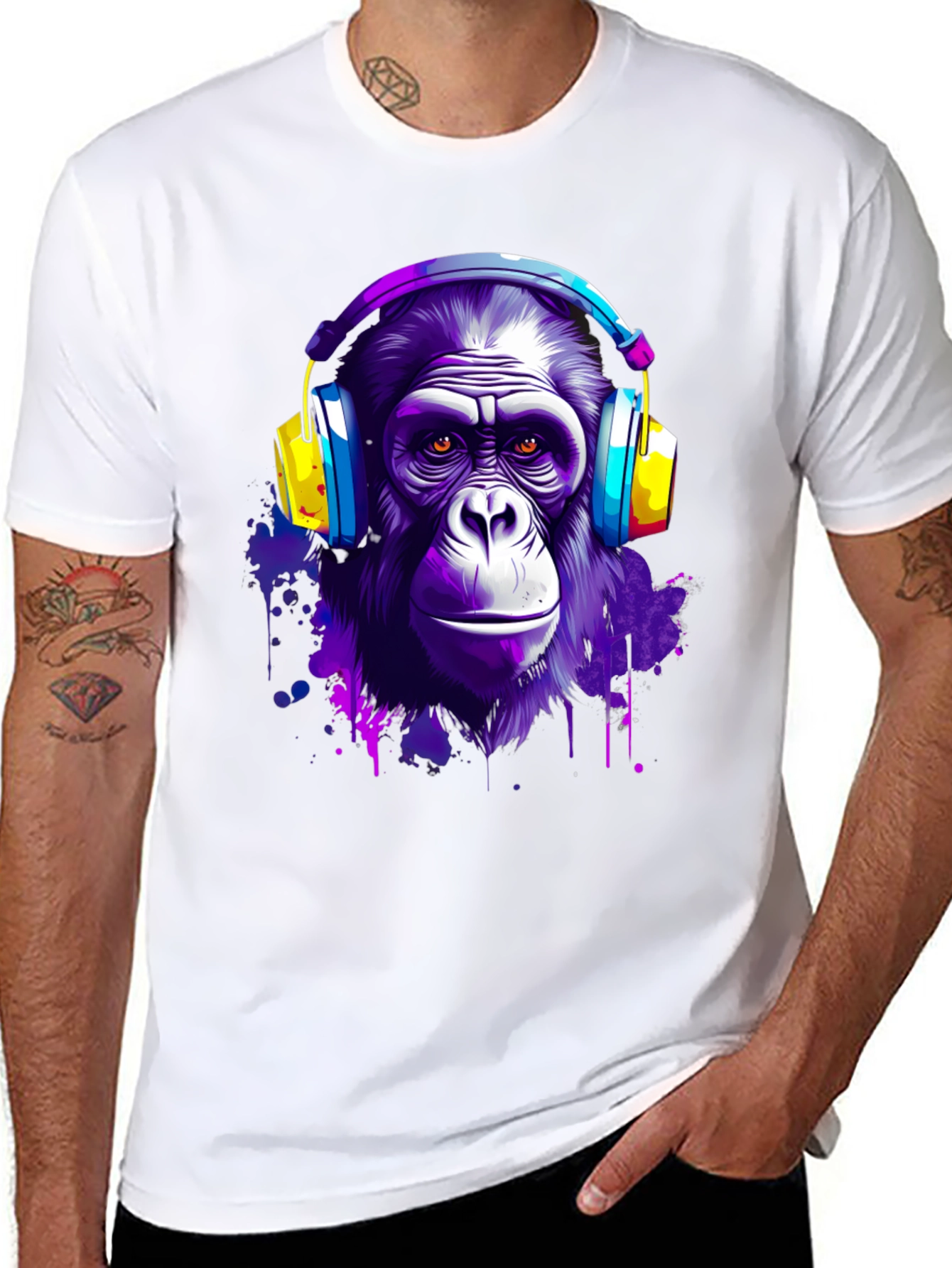 Camiseta Negra con Estampado de Mono con Auriculares