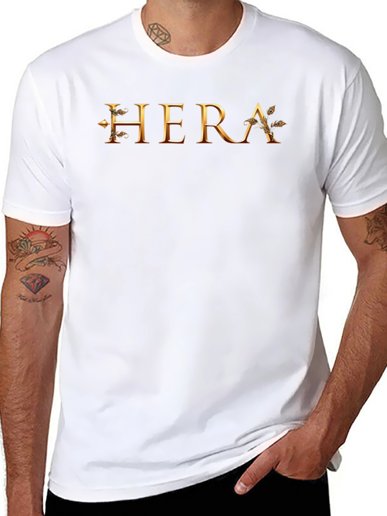 Camiseta Negra con Diseño Dorado HERA