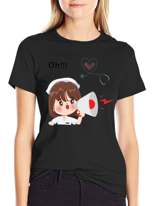 Camiseta Negra con Diseño de Enfermera Anunciando
