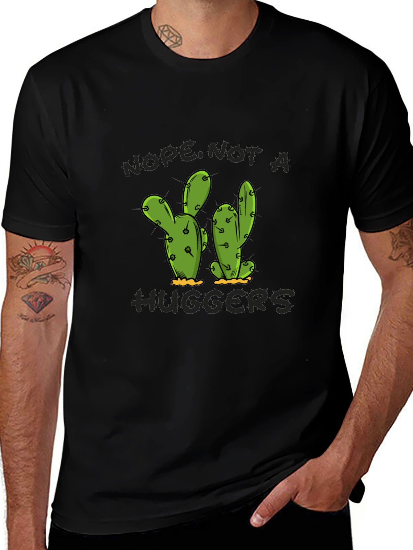 Camiseta Negra No Soy de Abrazos con Cactus