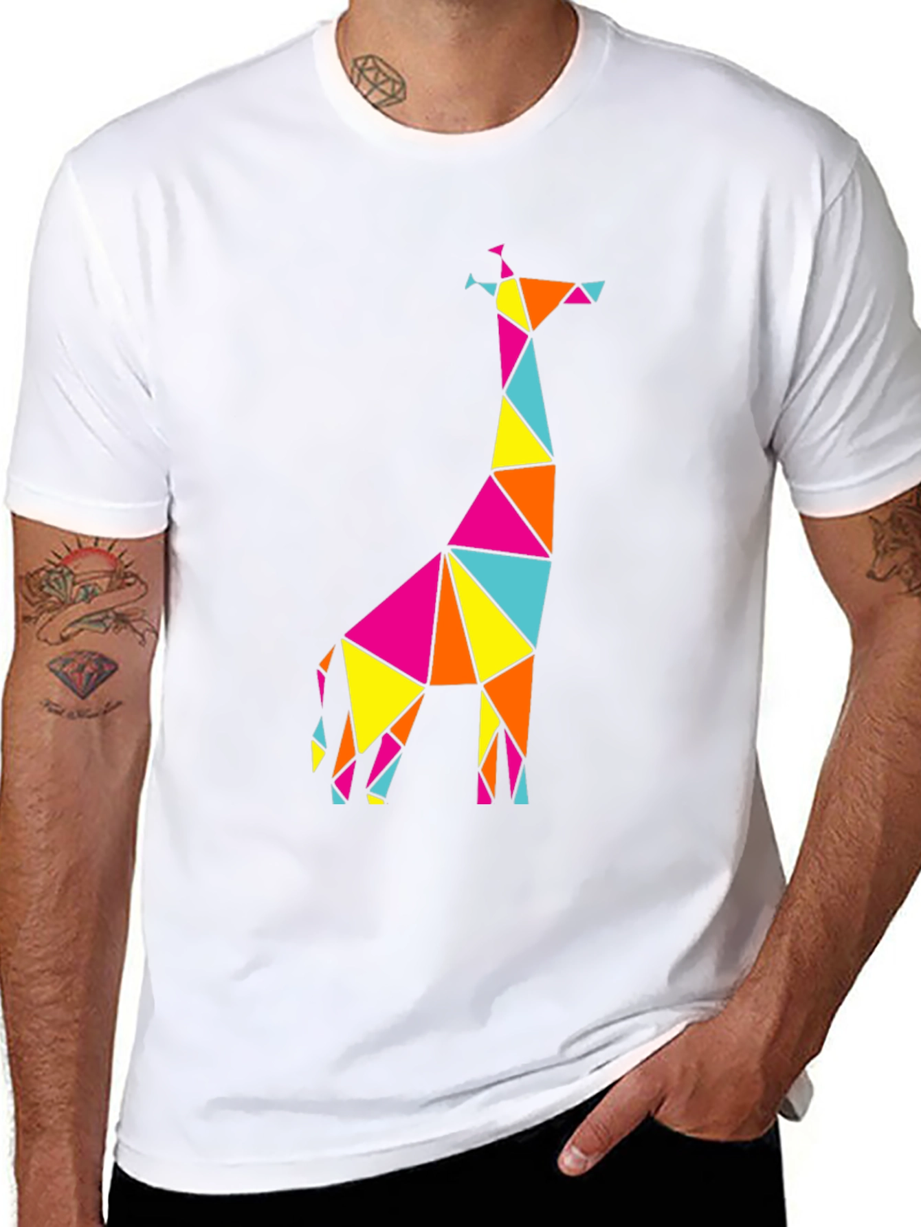 Camiseta Negra con Diseño Geométrico de Jirafa