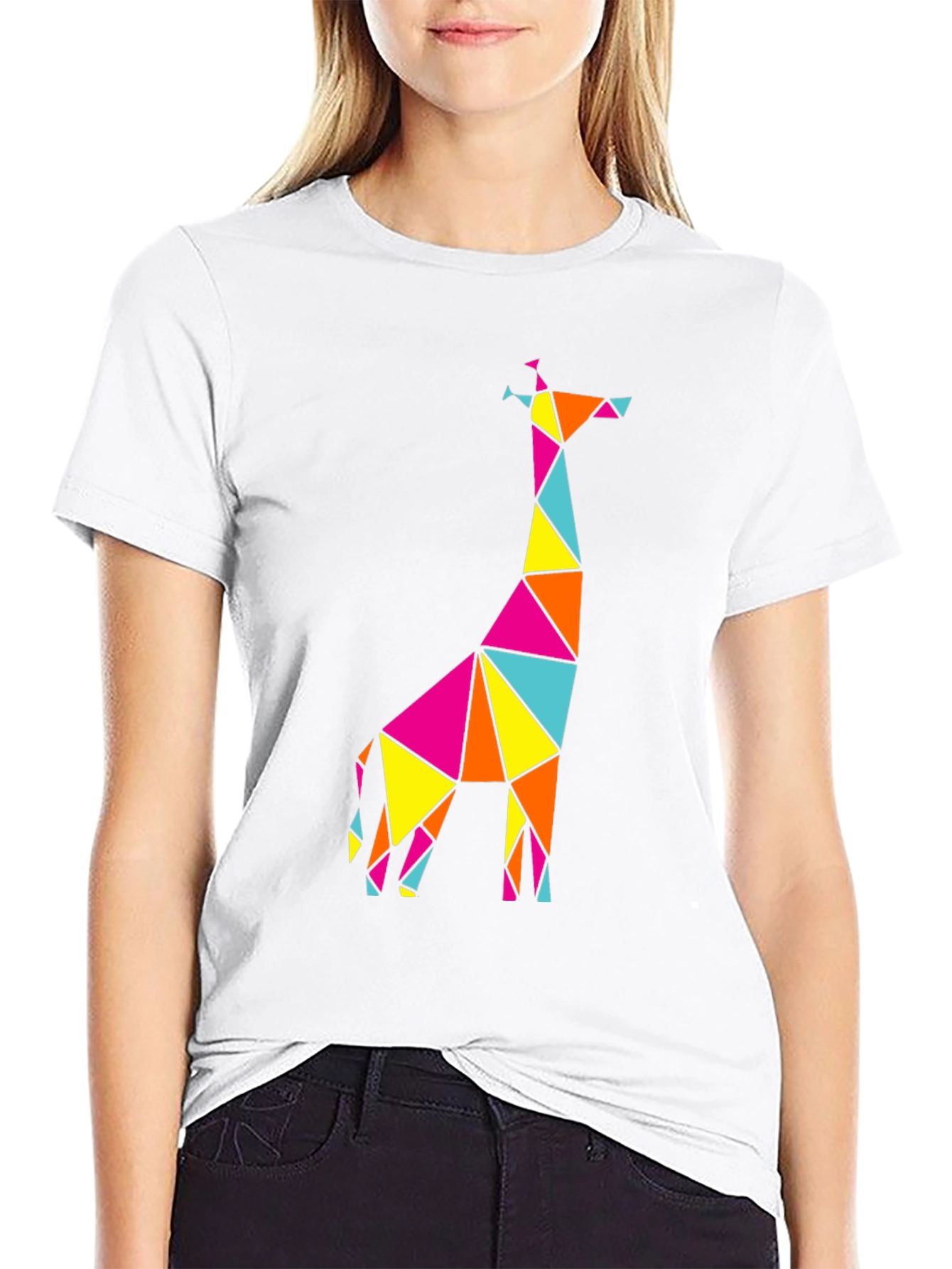 Camiseta Negra con Diseño Geométrico de Jirafa