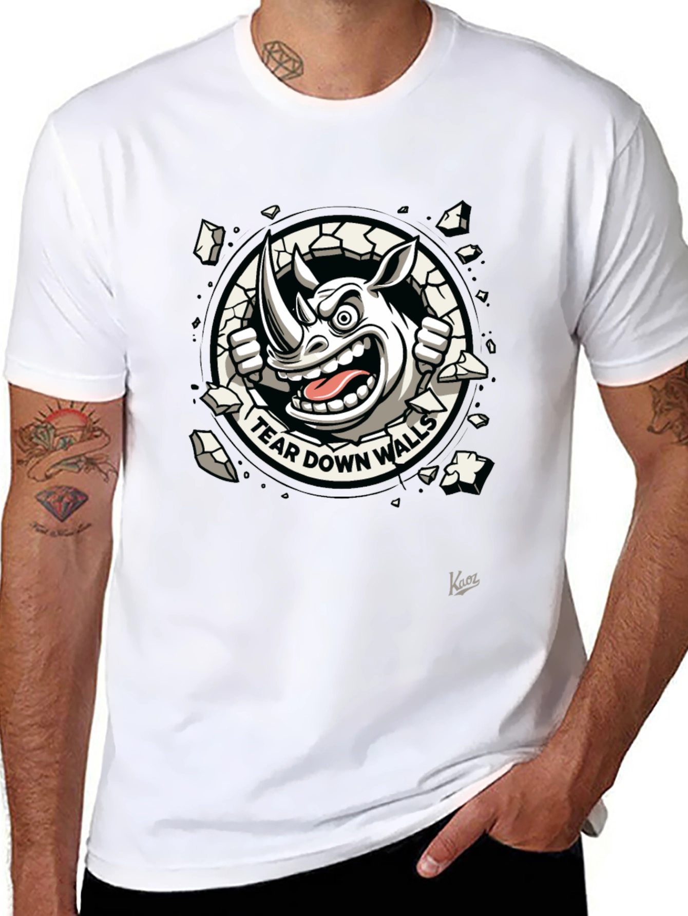 Camiseta Negra Tear Down Walls con Rinoceronte