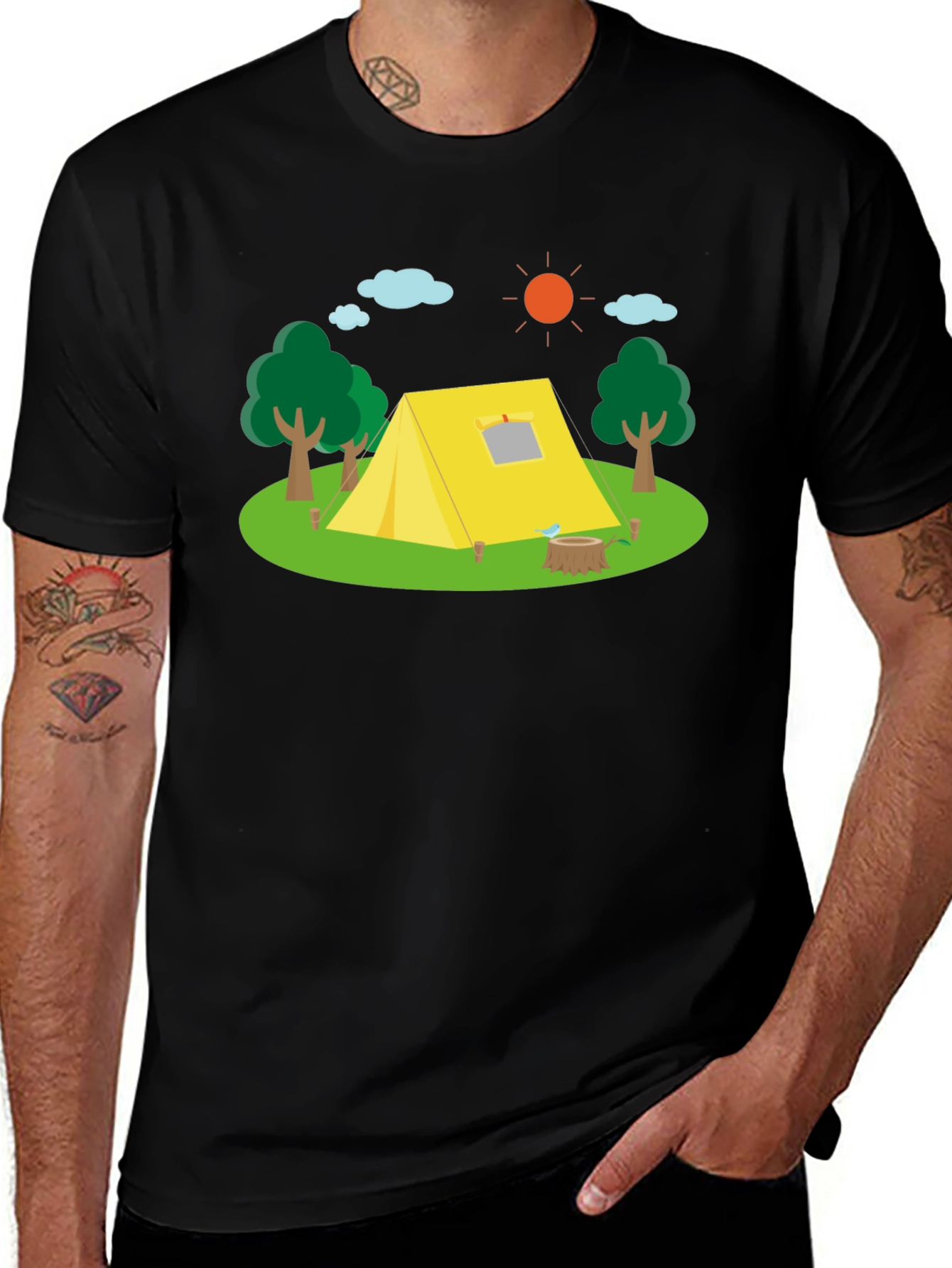 Camiseta Negra con Estampado de Camping