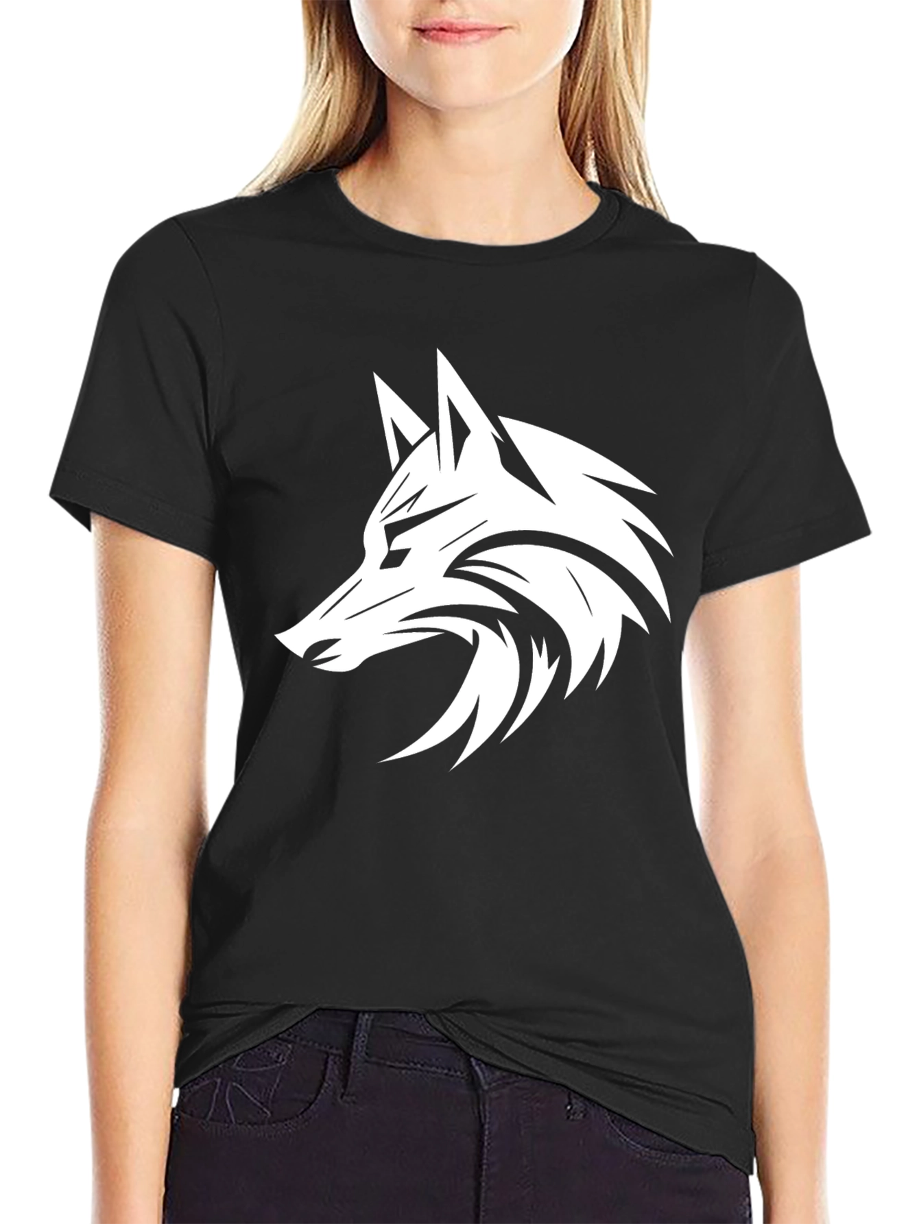 Camiseta Negra con Diseño de Lobo Estilizado